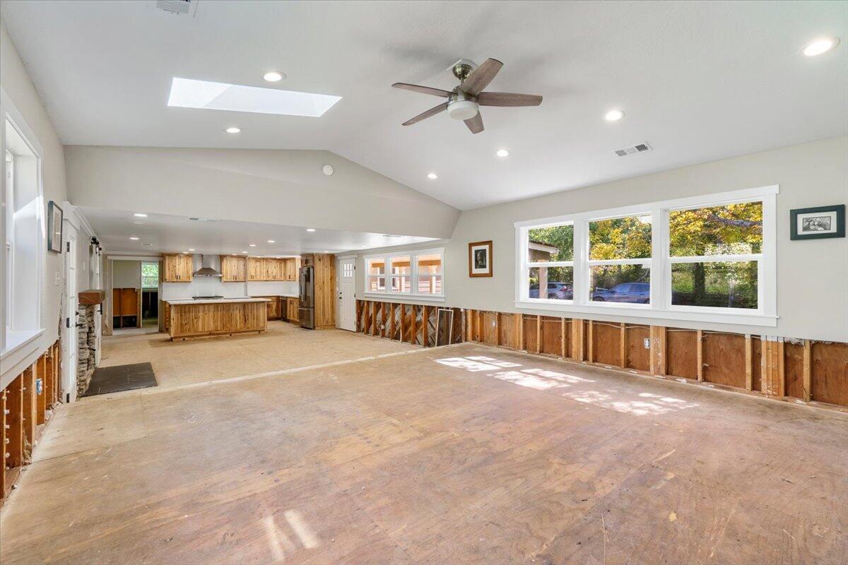 1960 Freshwater Road