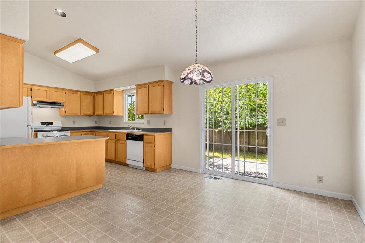 1148 Eucalyptus Road, McKinleyville