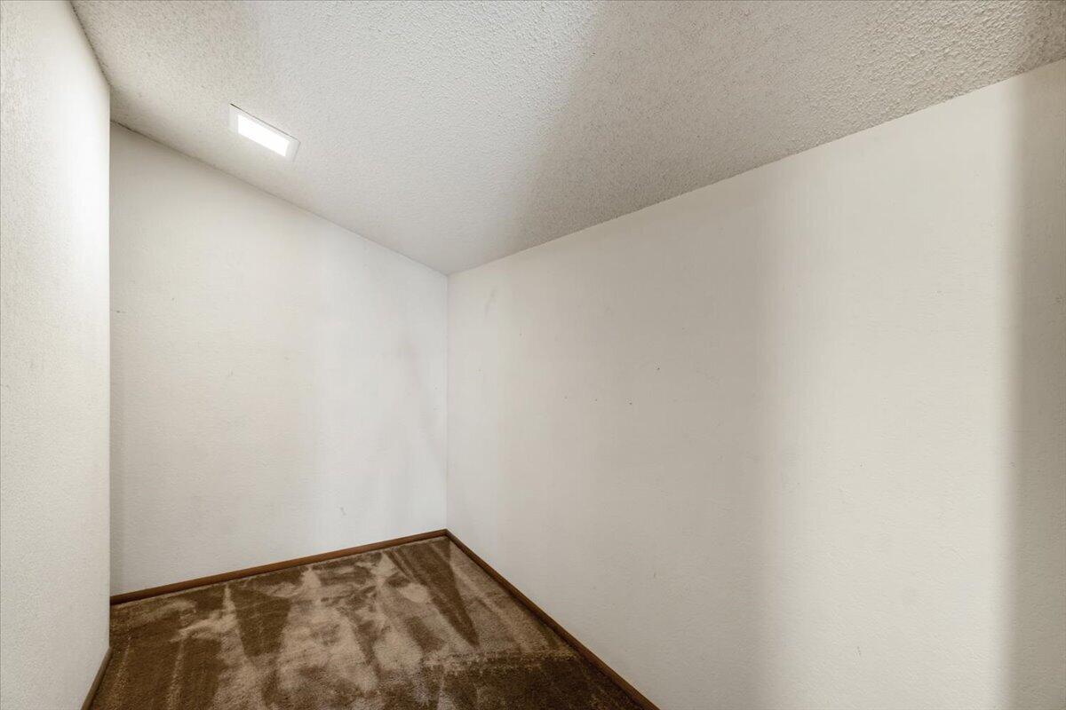 6827 Linda Road