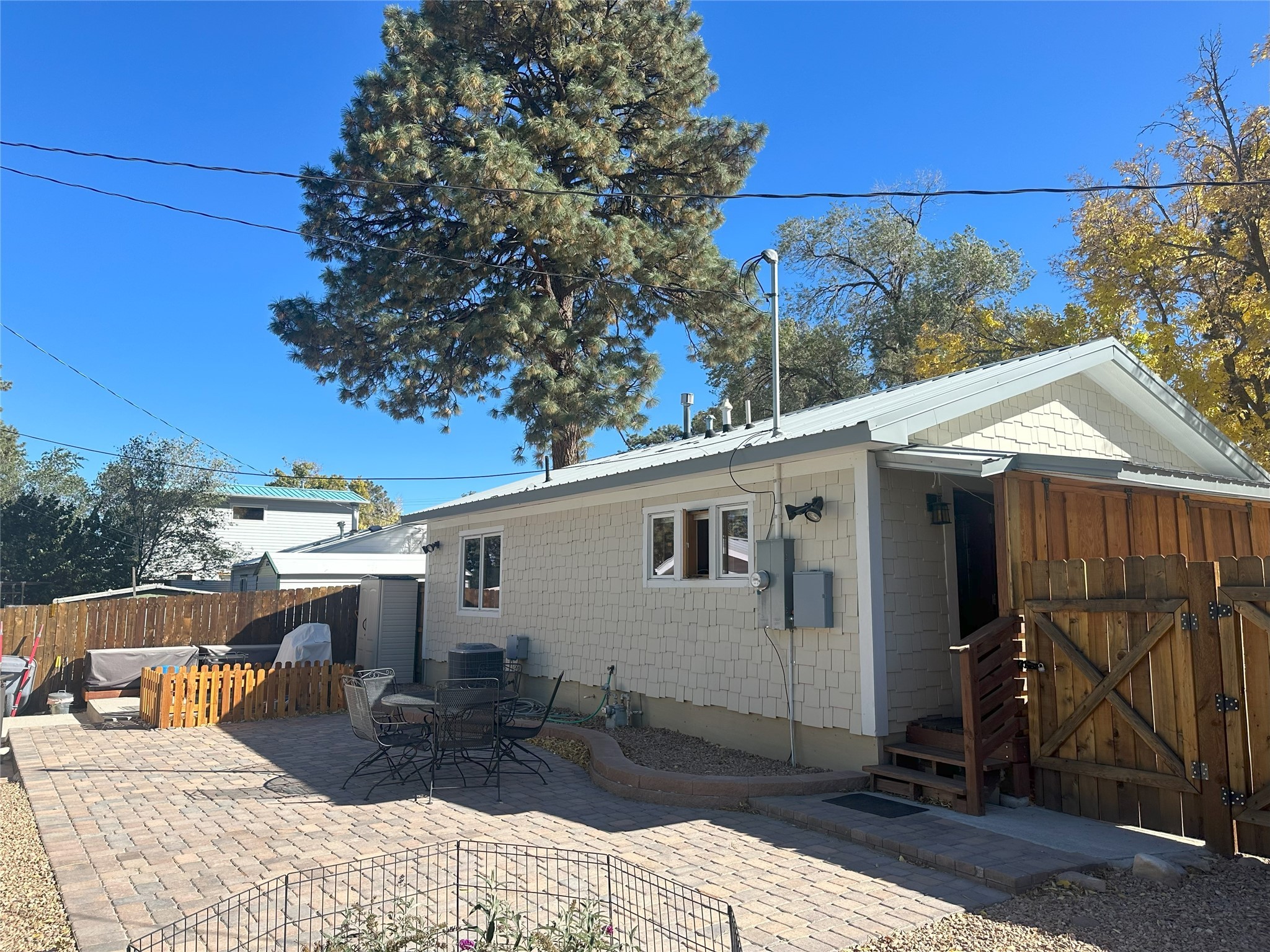 3872 Ridgeway
