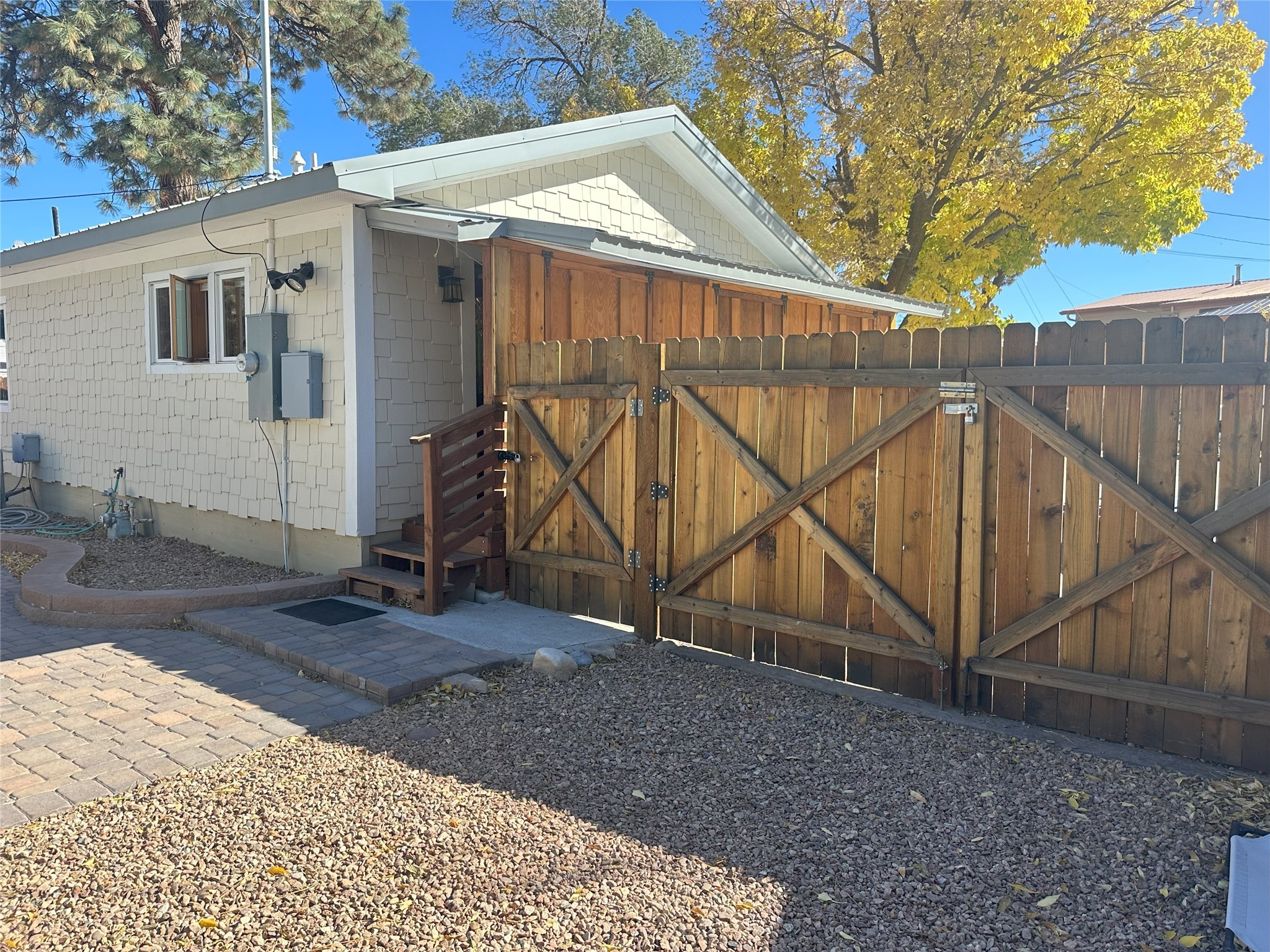 3872 Ridgeway