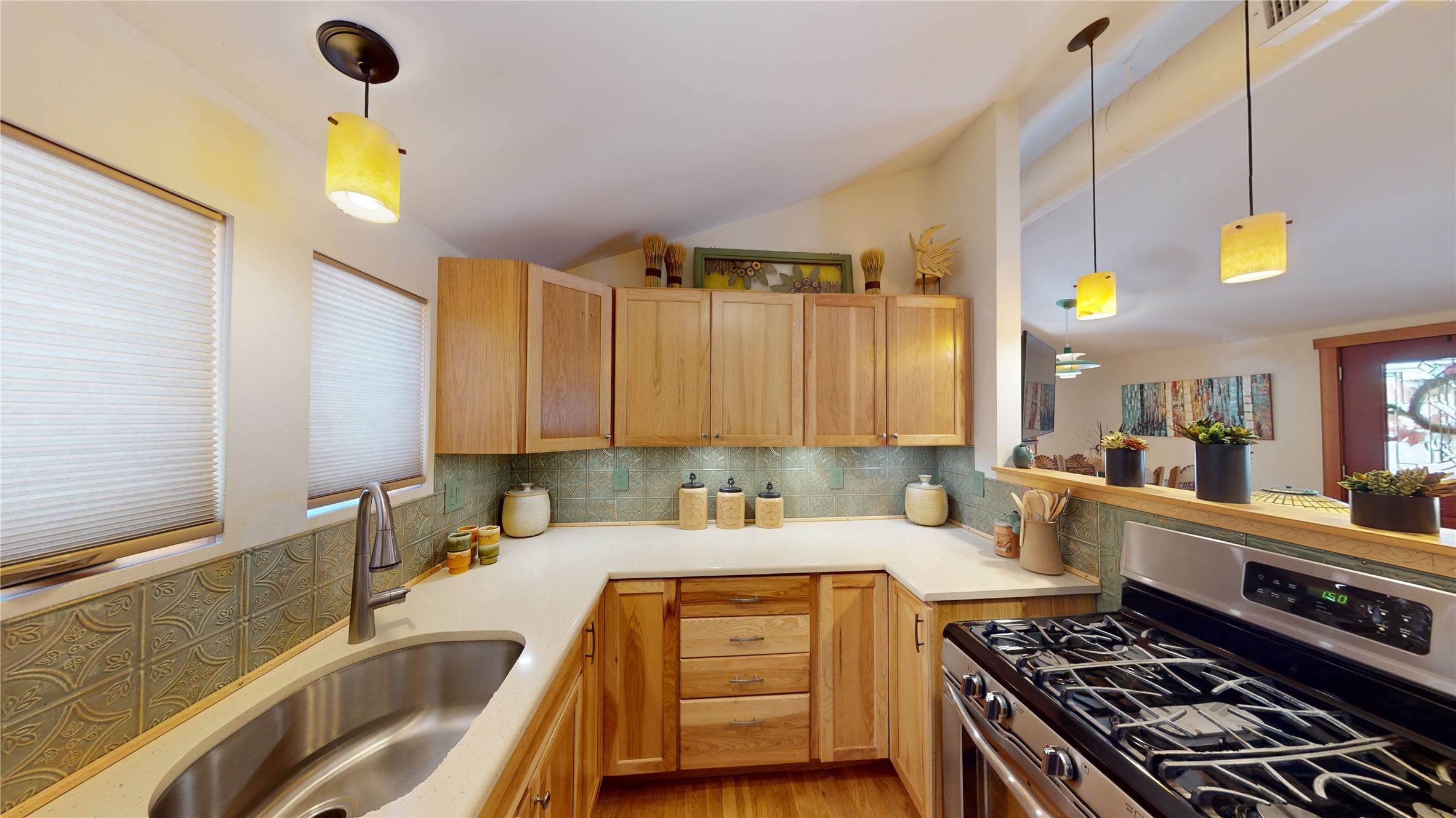 3872 Ridgeway