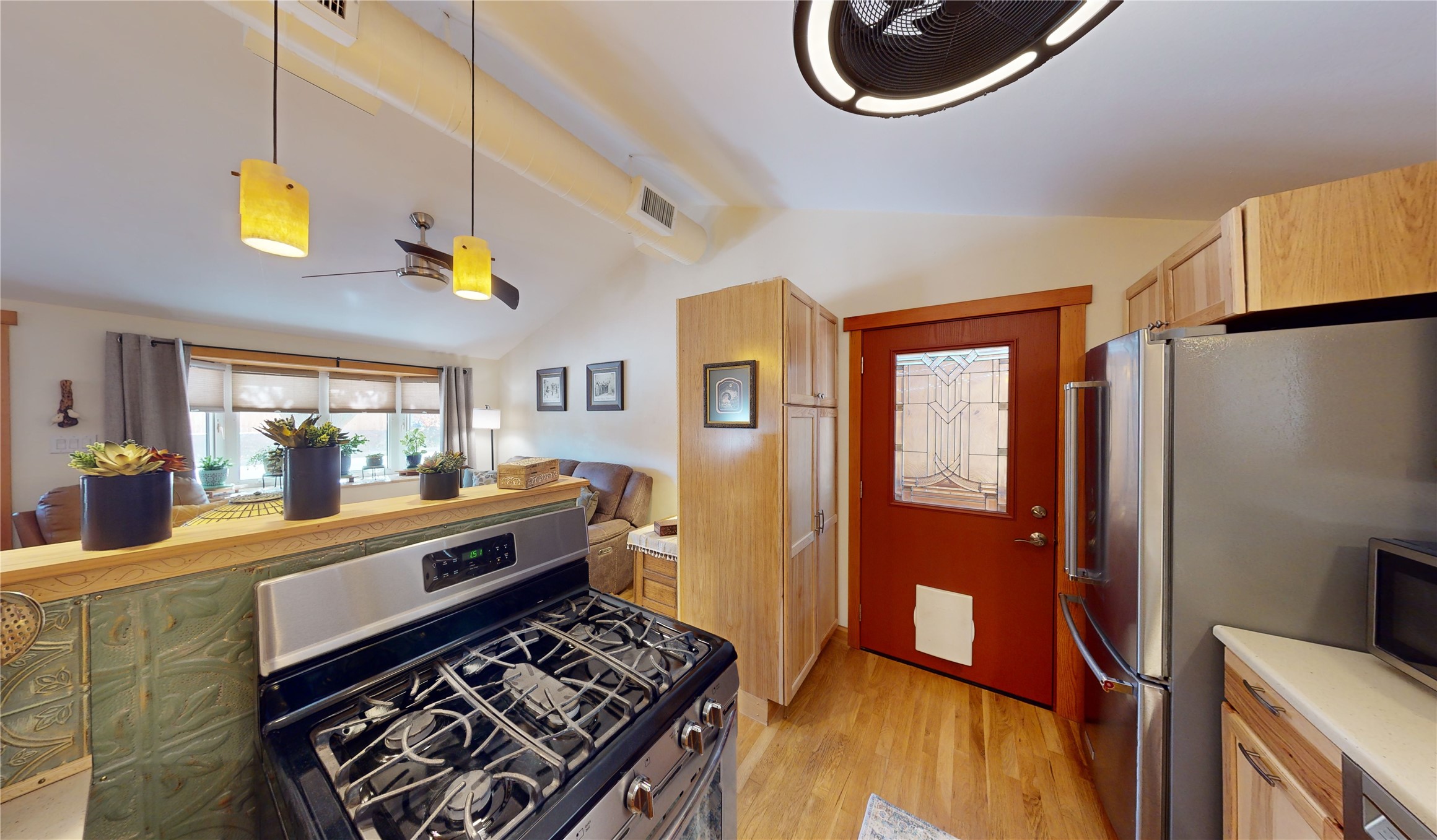 3872 Ridgeway