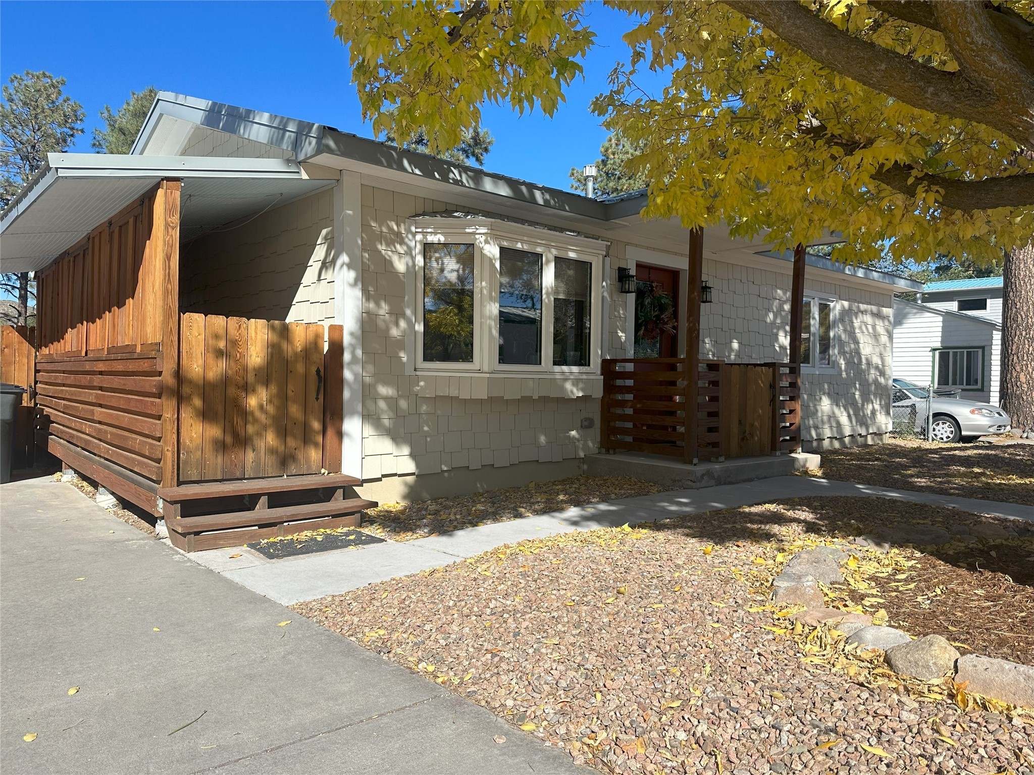 3872 Ridgeway