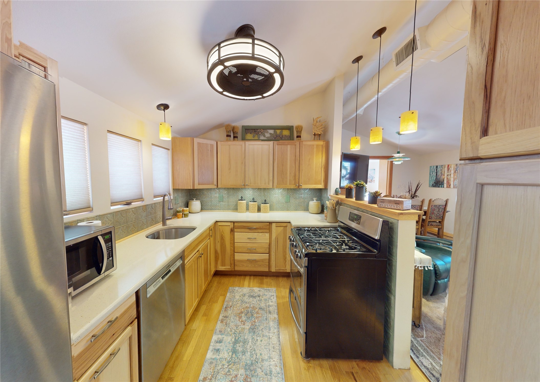 3872 Ridgeway
