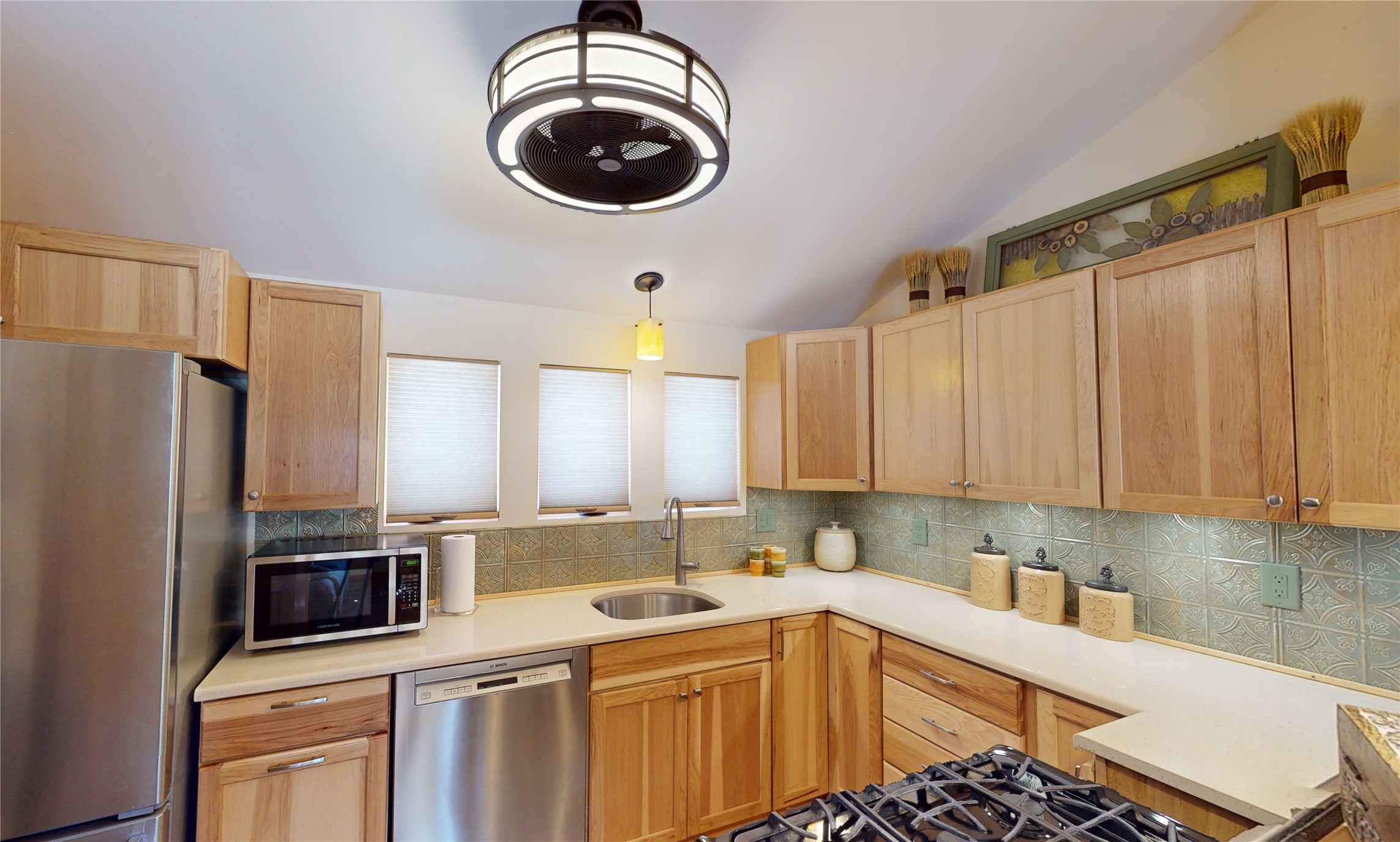 3872 Ridgeway