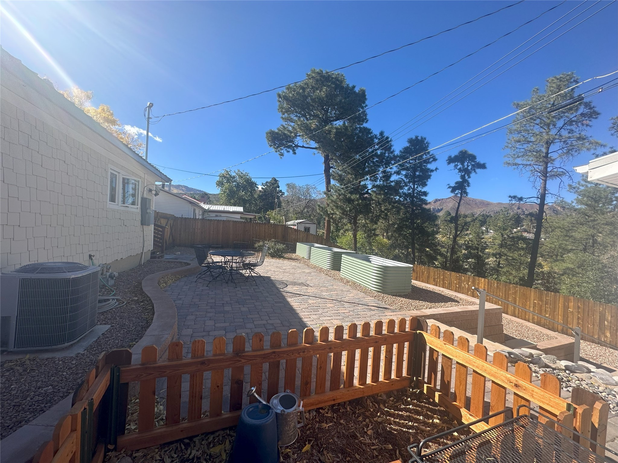3872 Ridgeway
