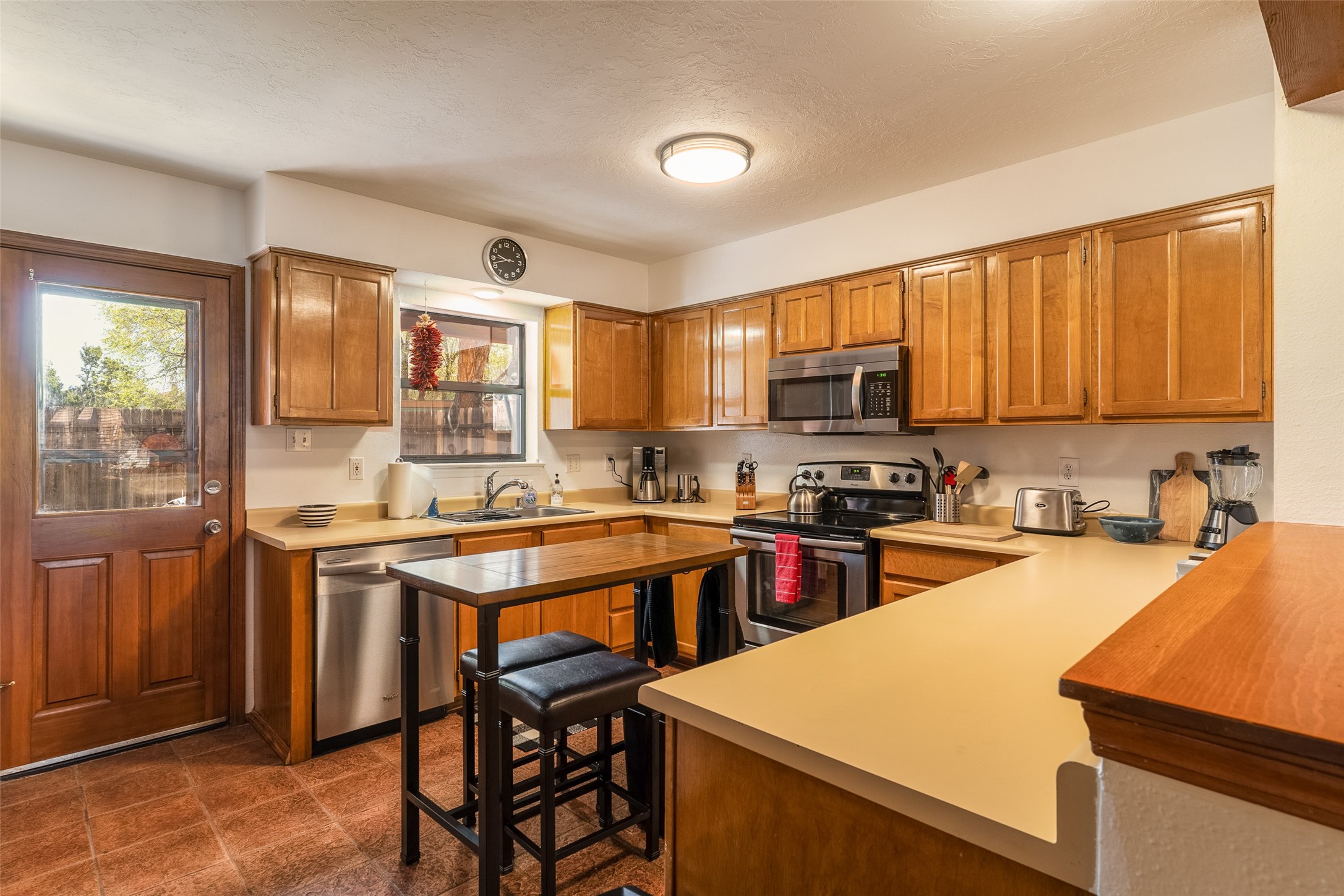 1556 Avenida De Las Americas