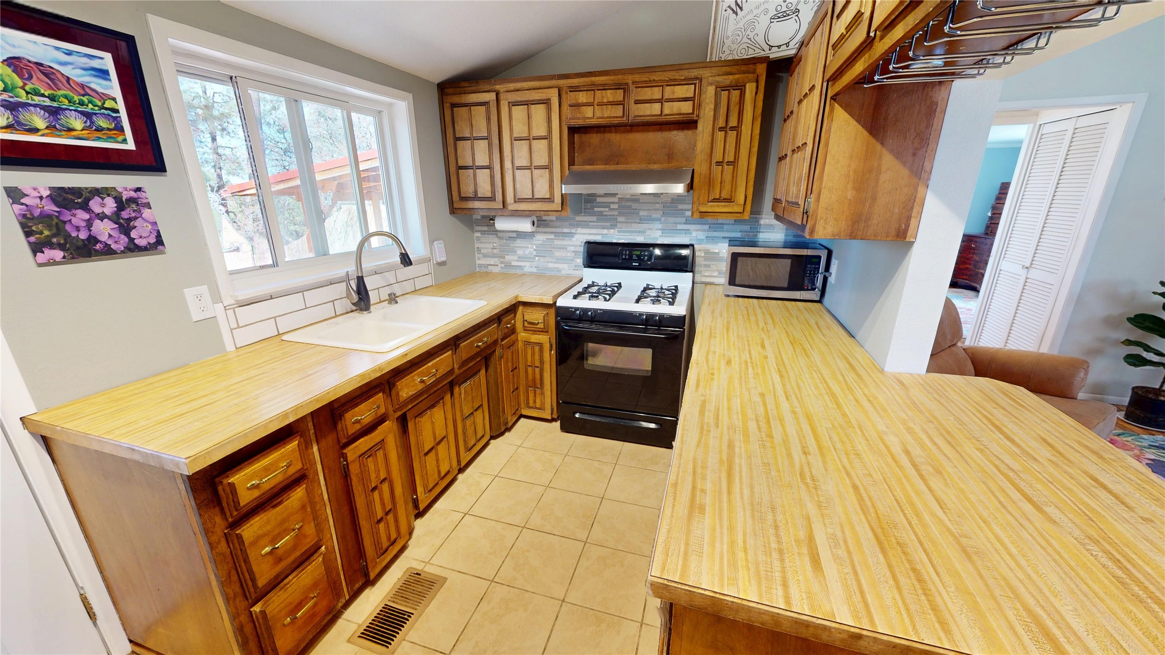 3816 Ridgeway