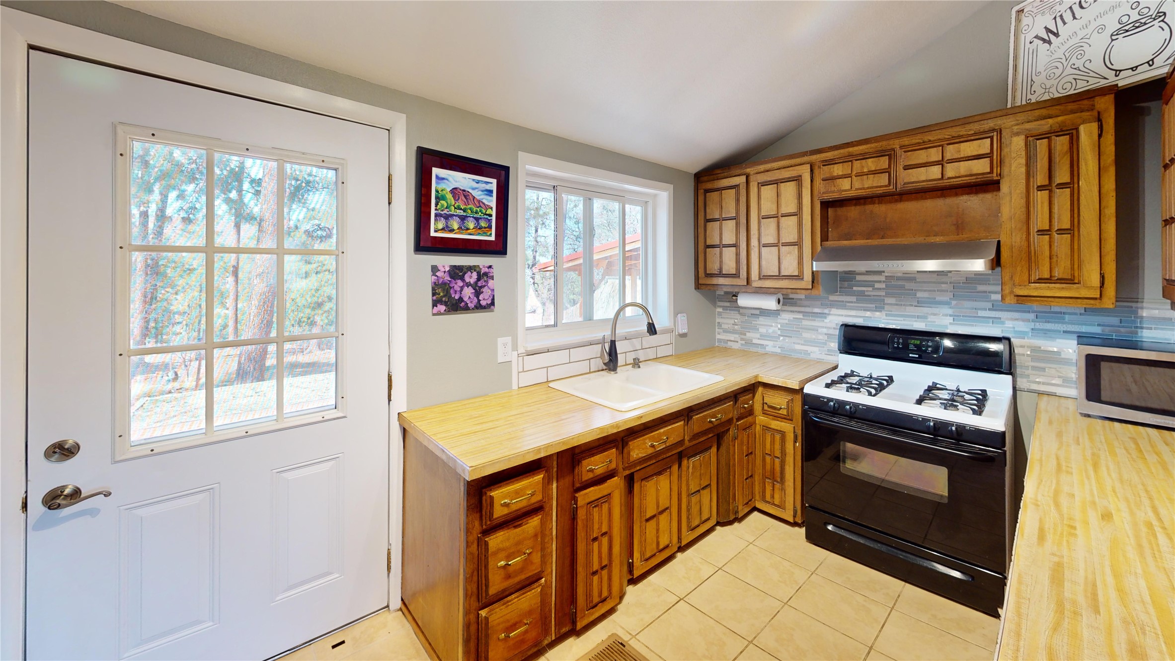 3816 Ridgeway