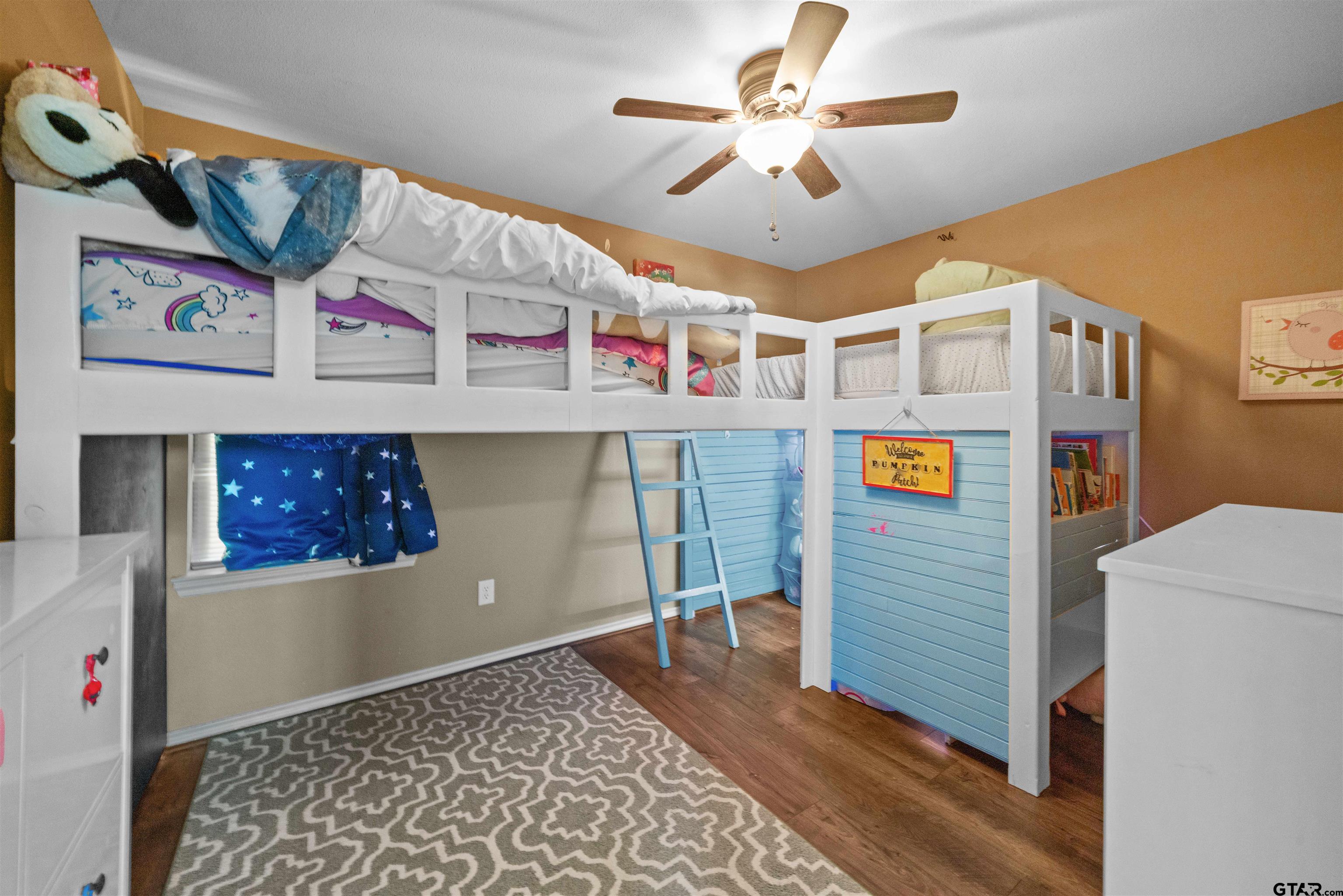 305 Mission Crest Cir