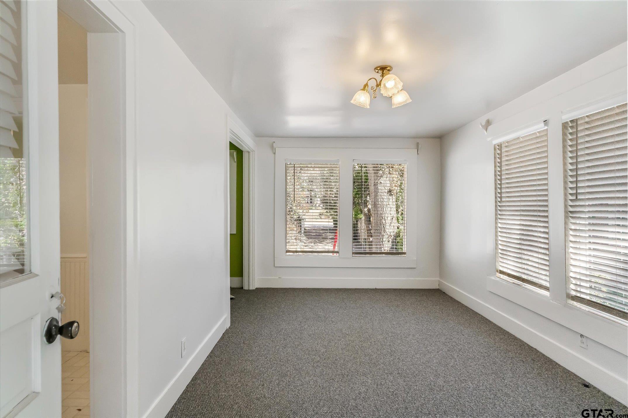 310 W Dobbs St