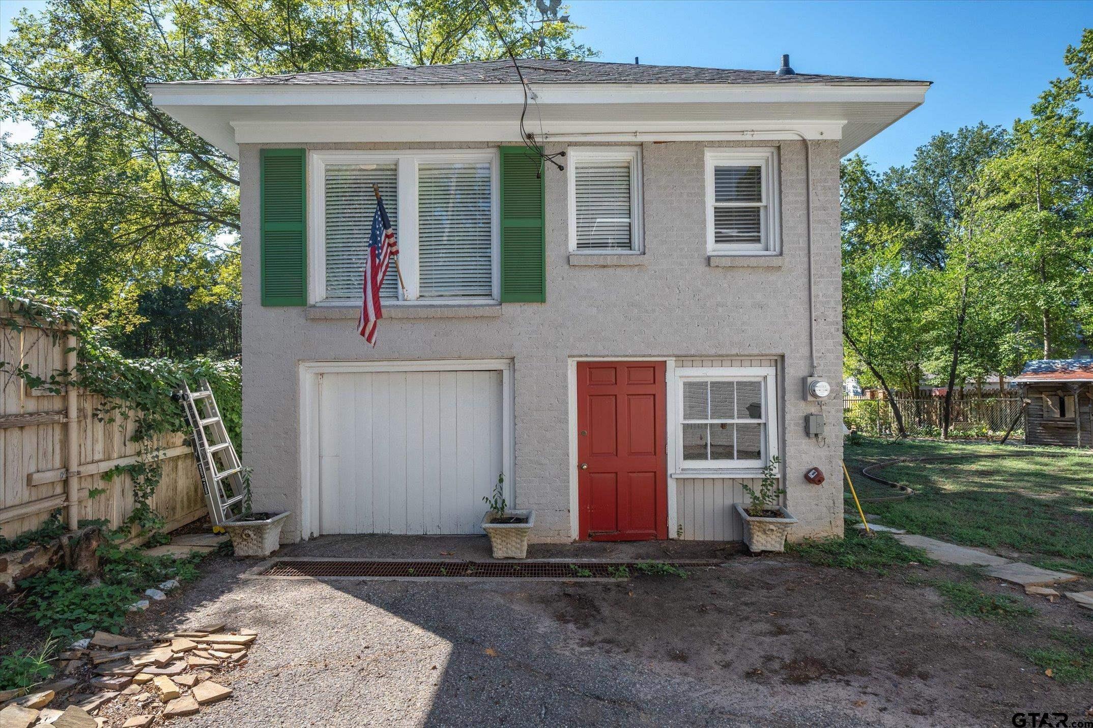 310 W Dobbs St