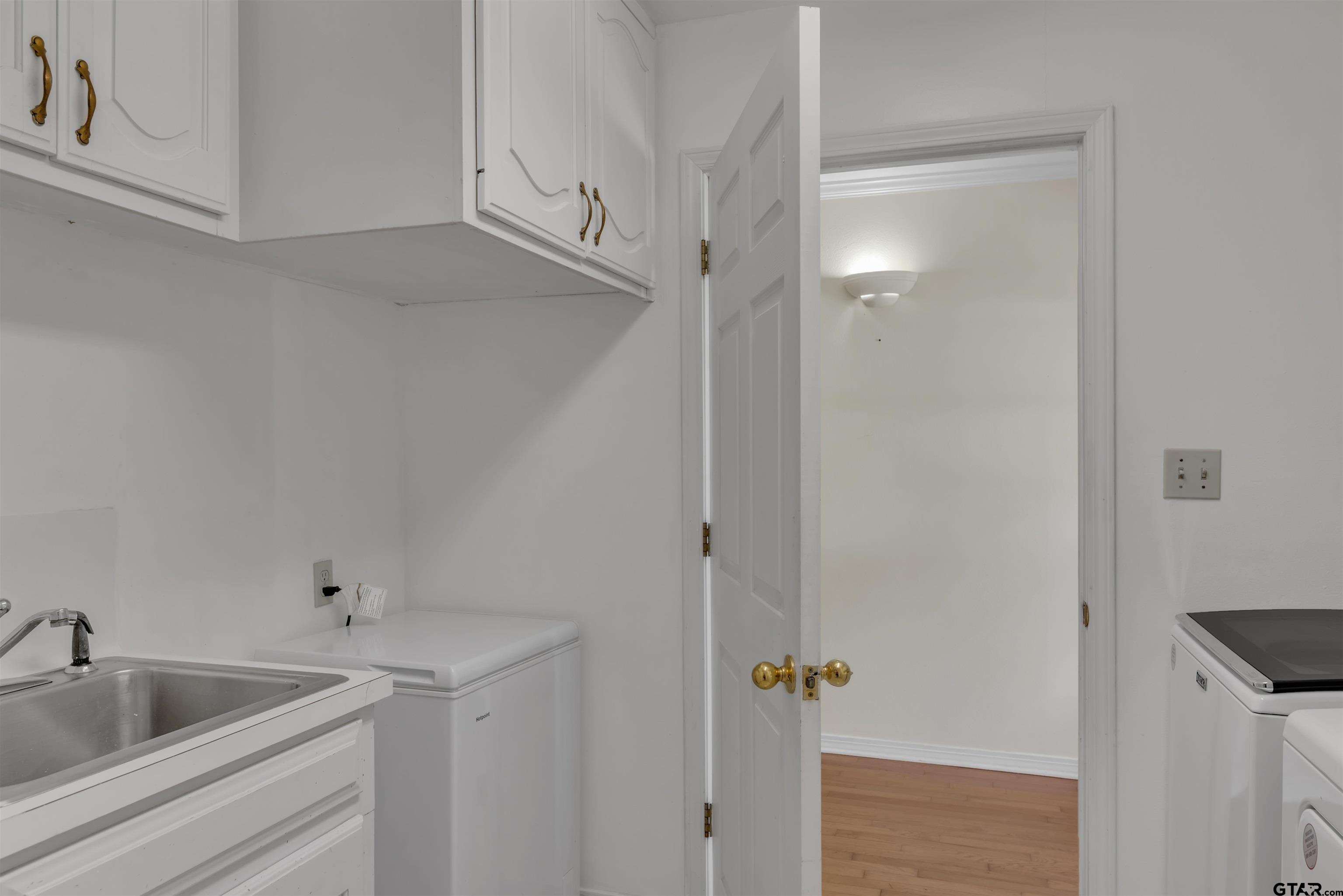 105 Lindsey Brook LN