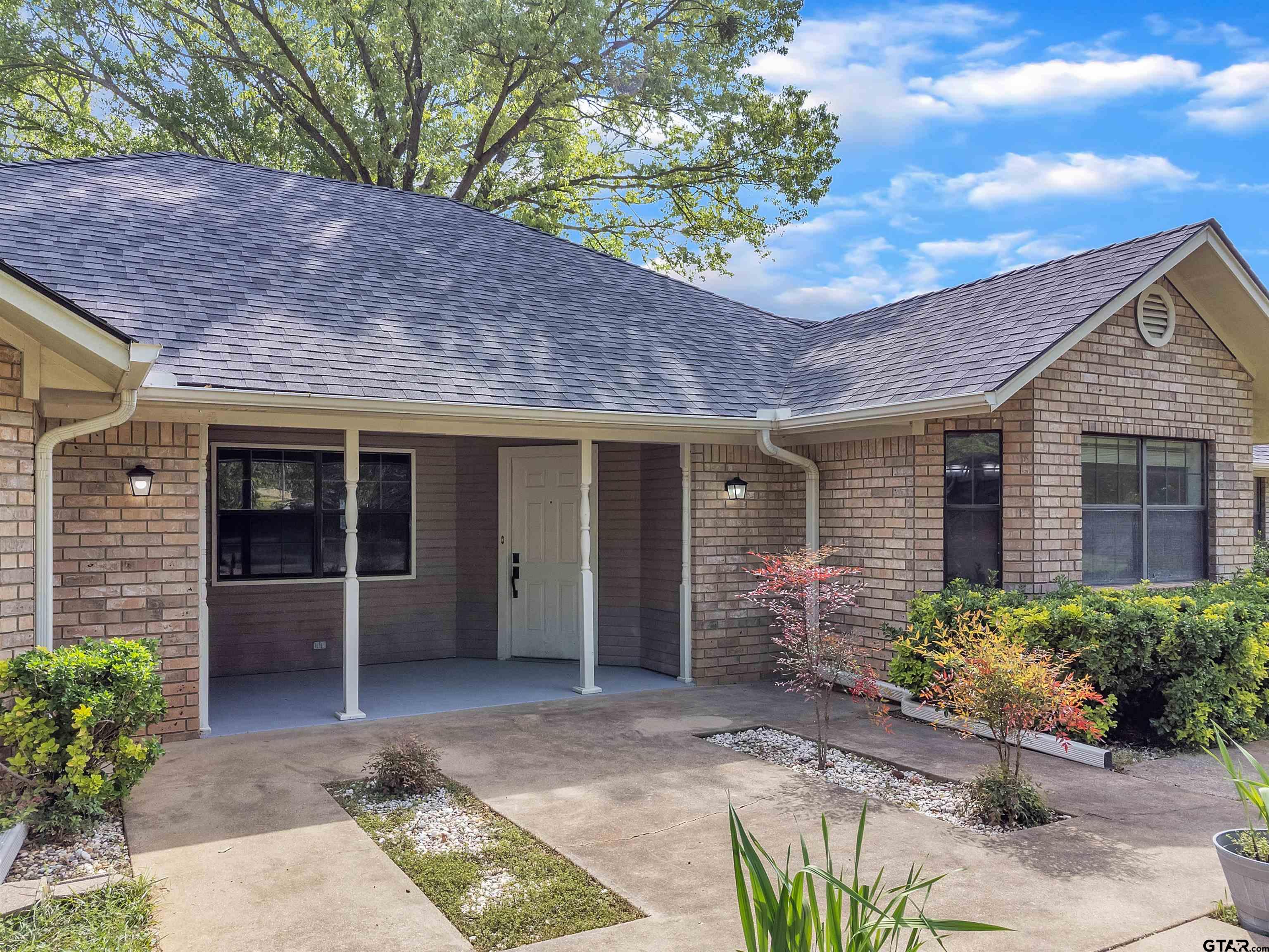 105 Lindsey Brook LN
