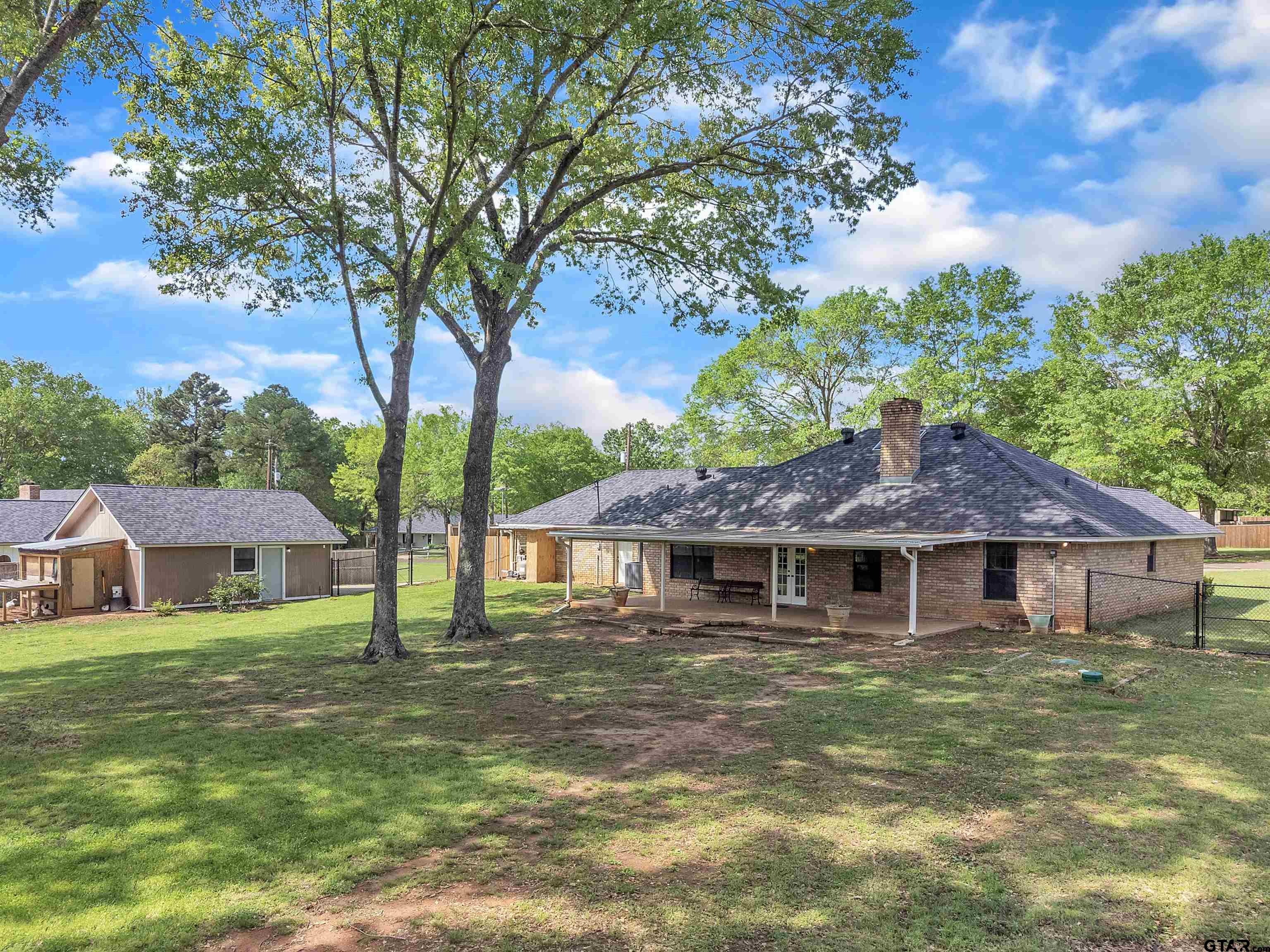 105 Lindsey Brook LN