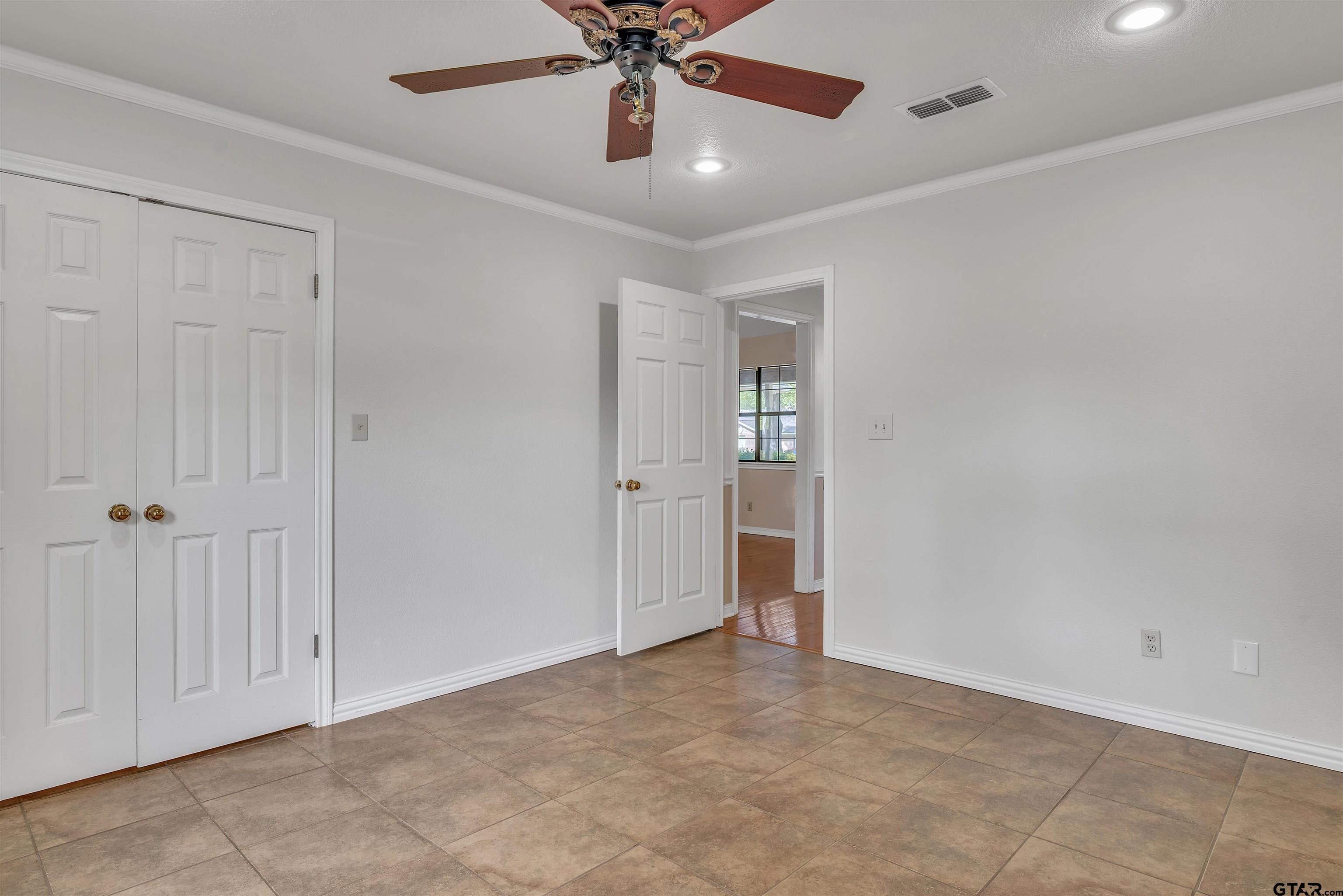105 Lindsey Brook LN