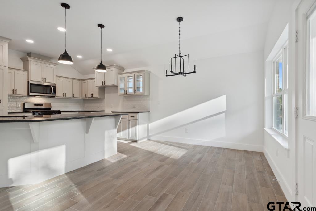 16234 Crossing Circle