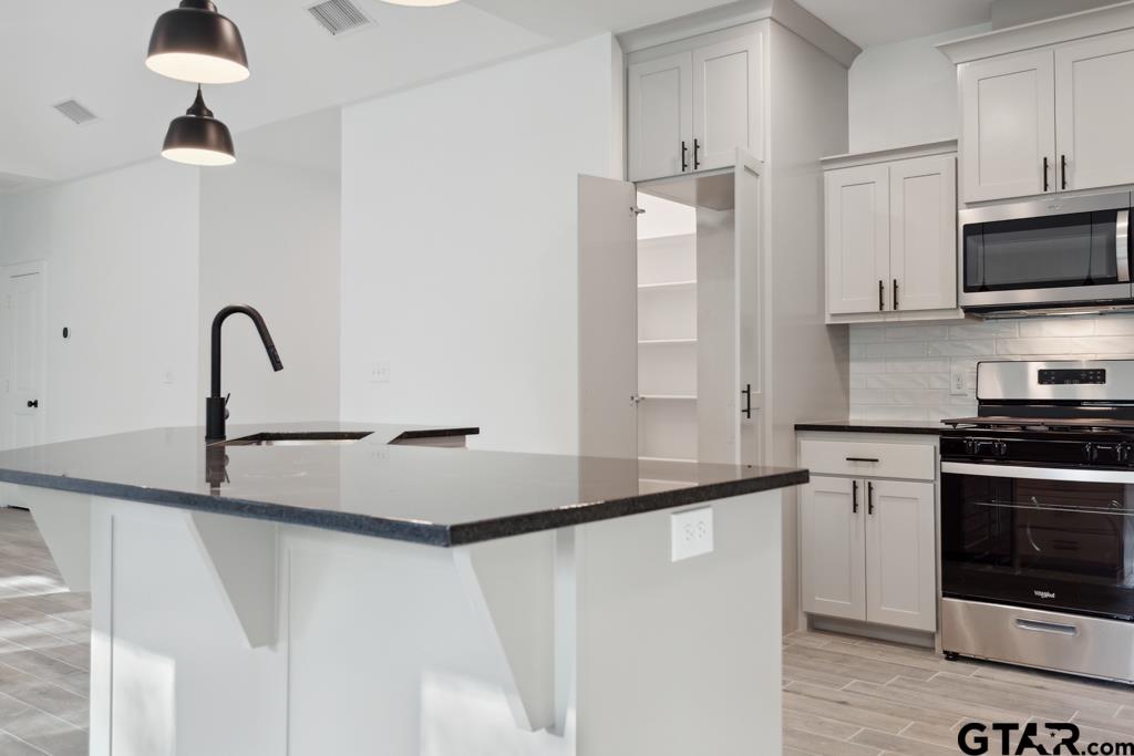 16234 Crossing Circle
