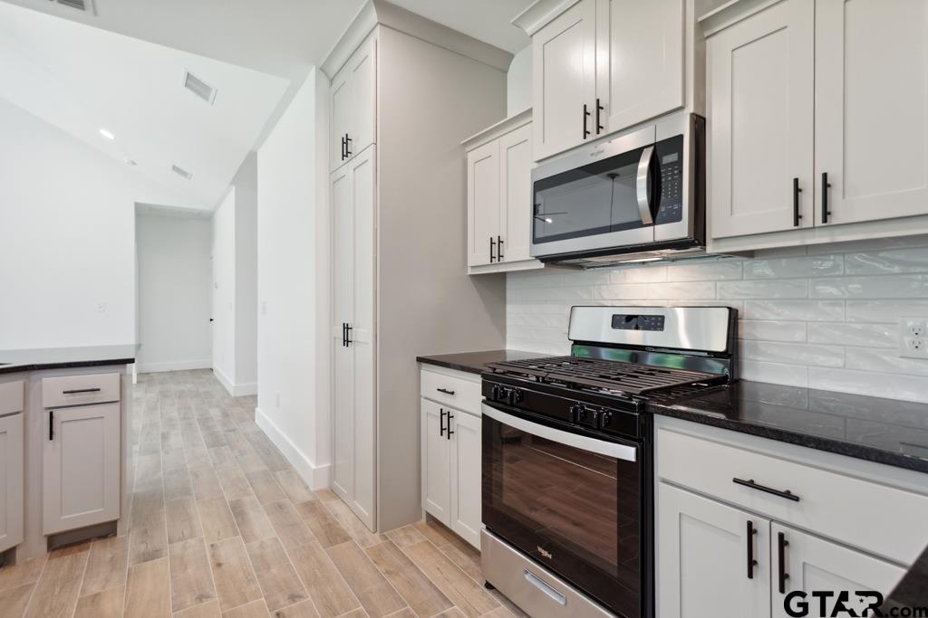16234 Crossing Circle