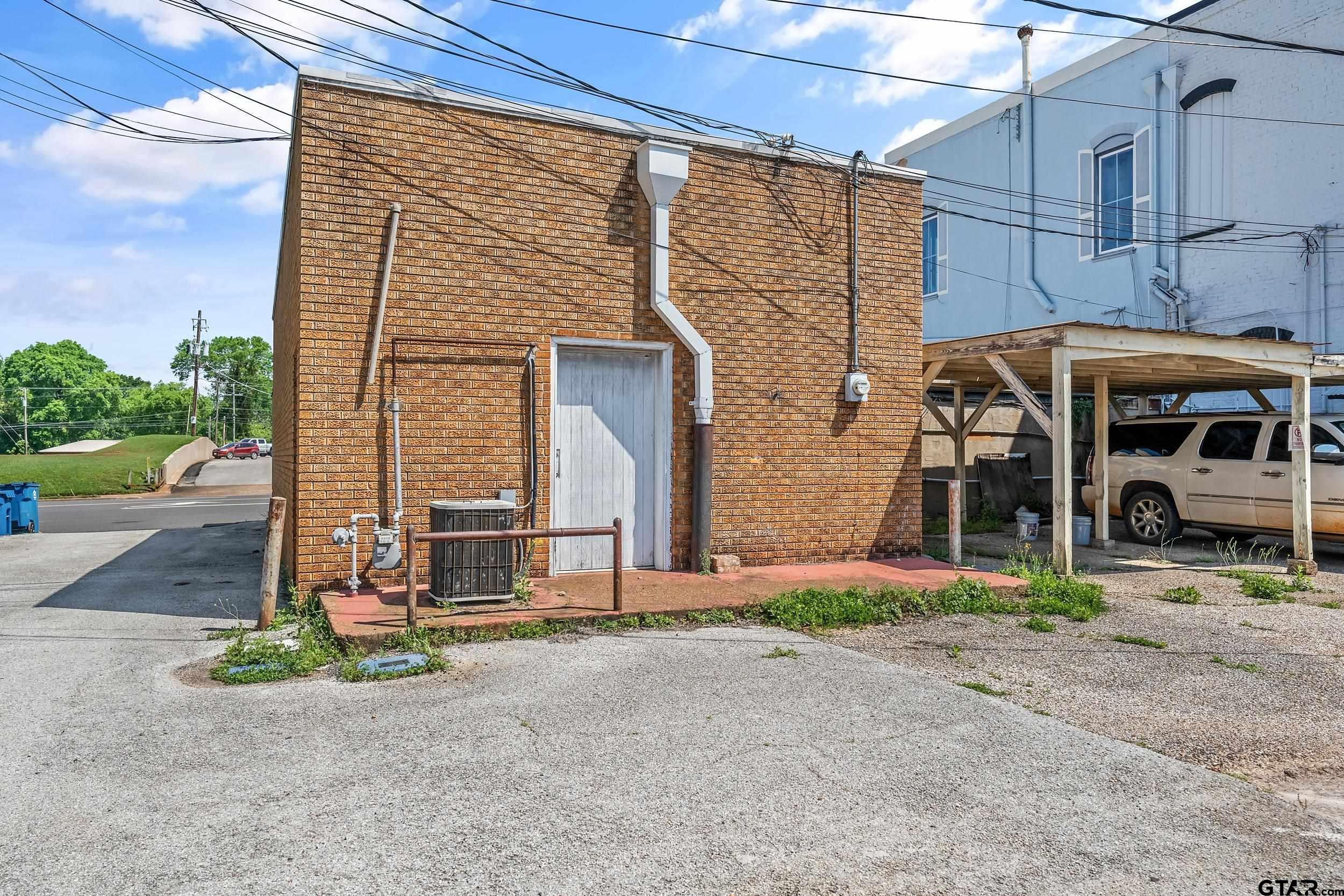 129 W 6th St
