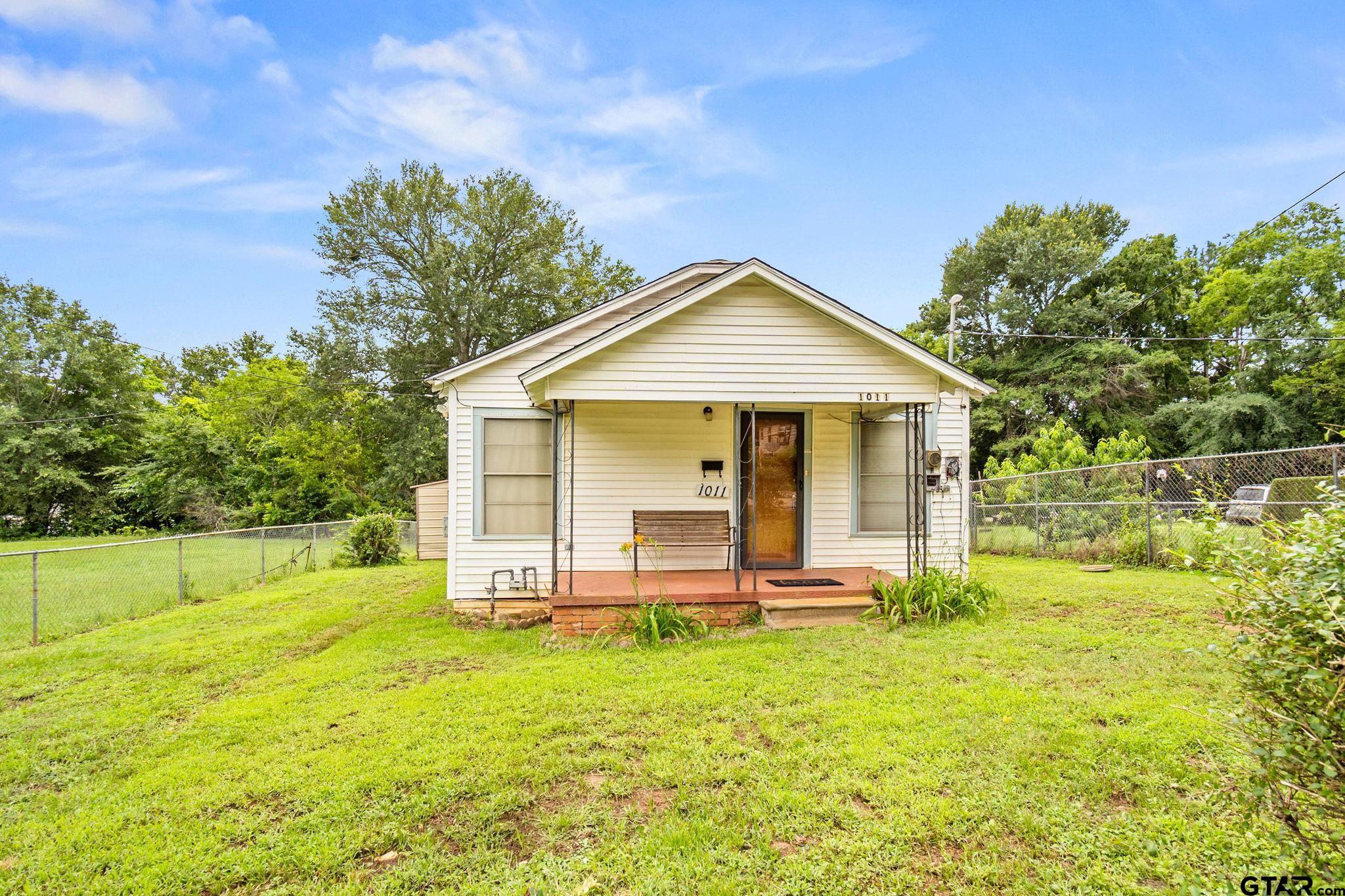 1011 Clemons