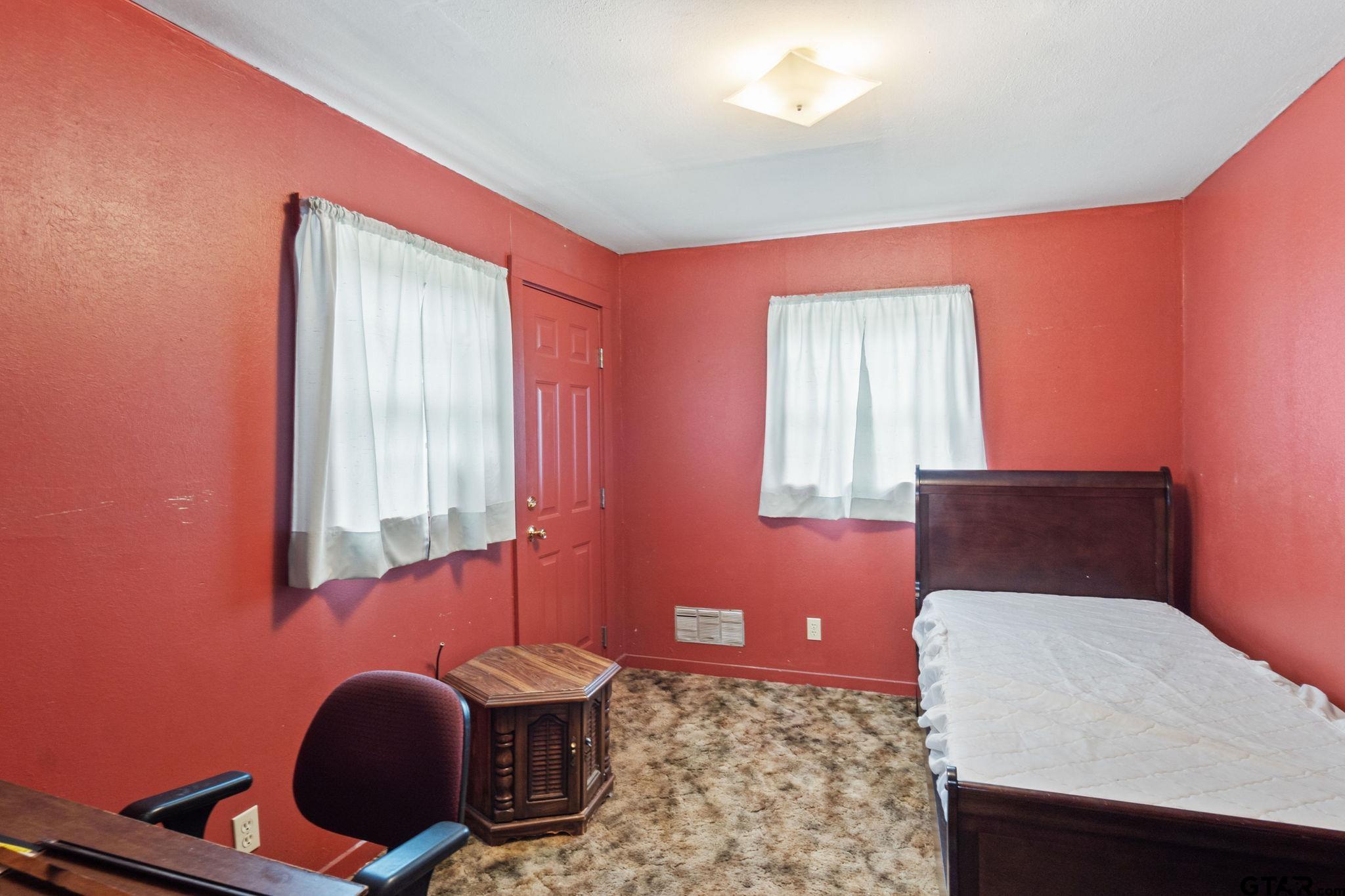 1011 Clemons