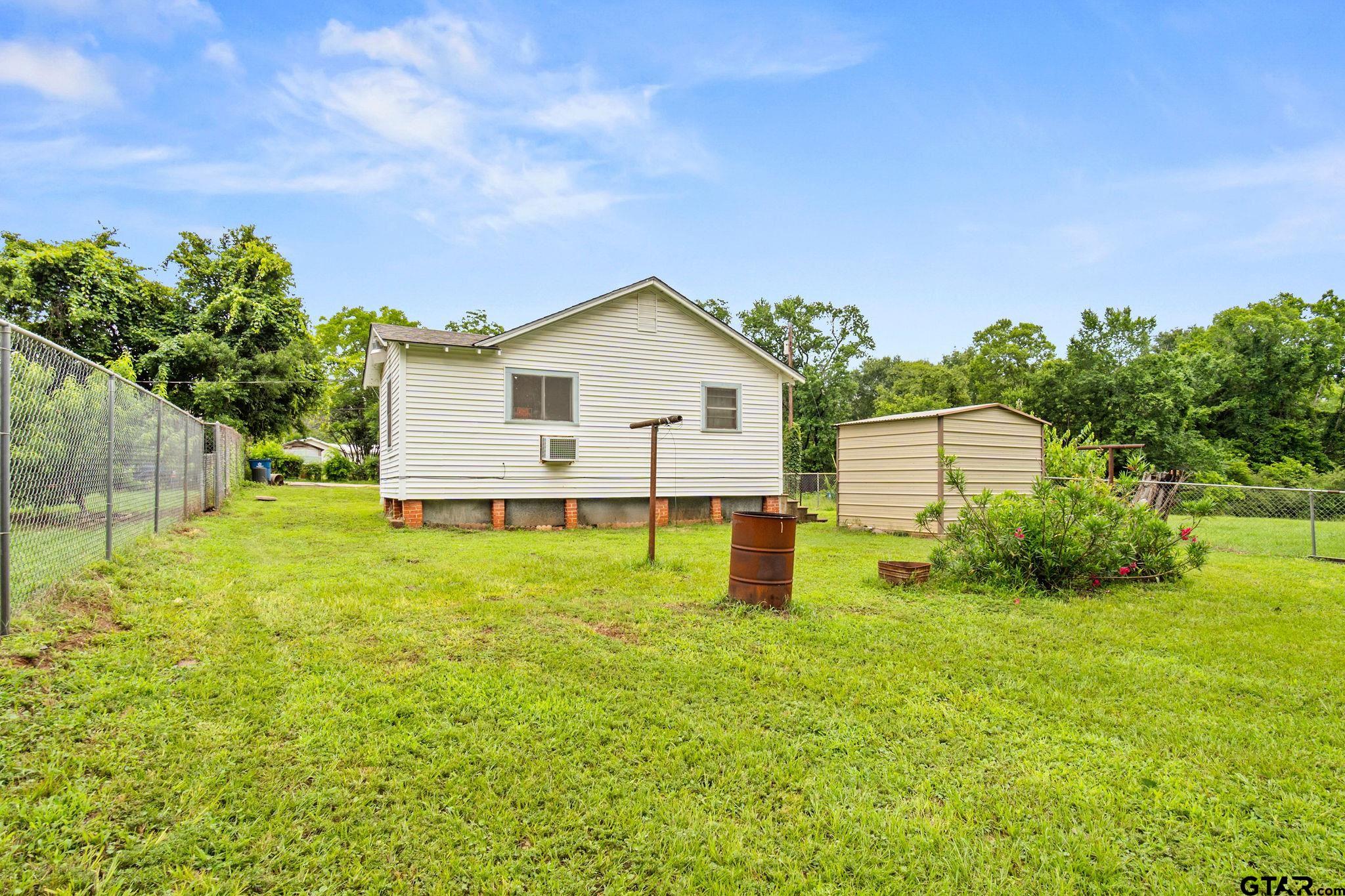 1011 Clemons