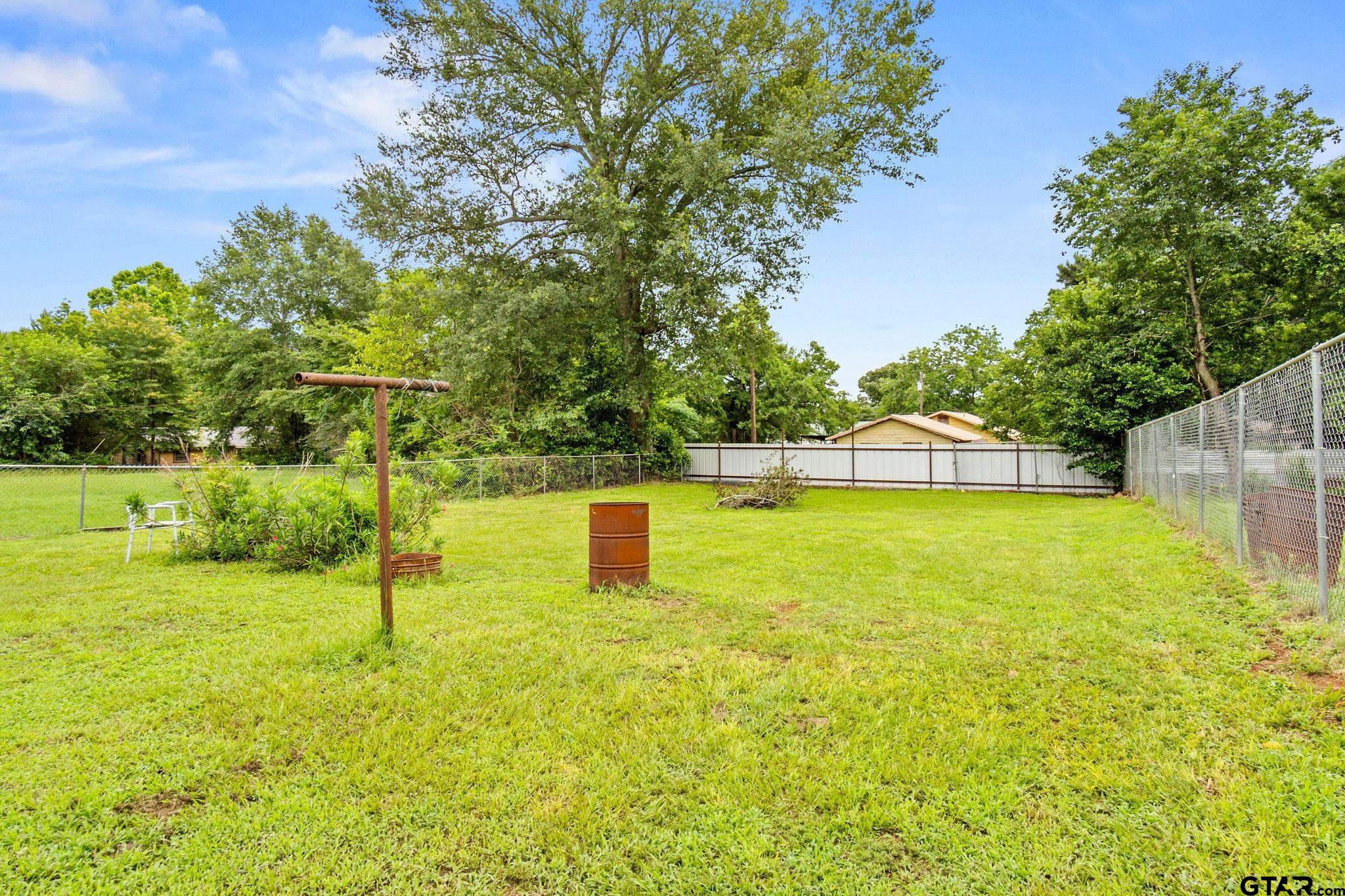 1011 Clemons