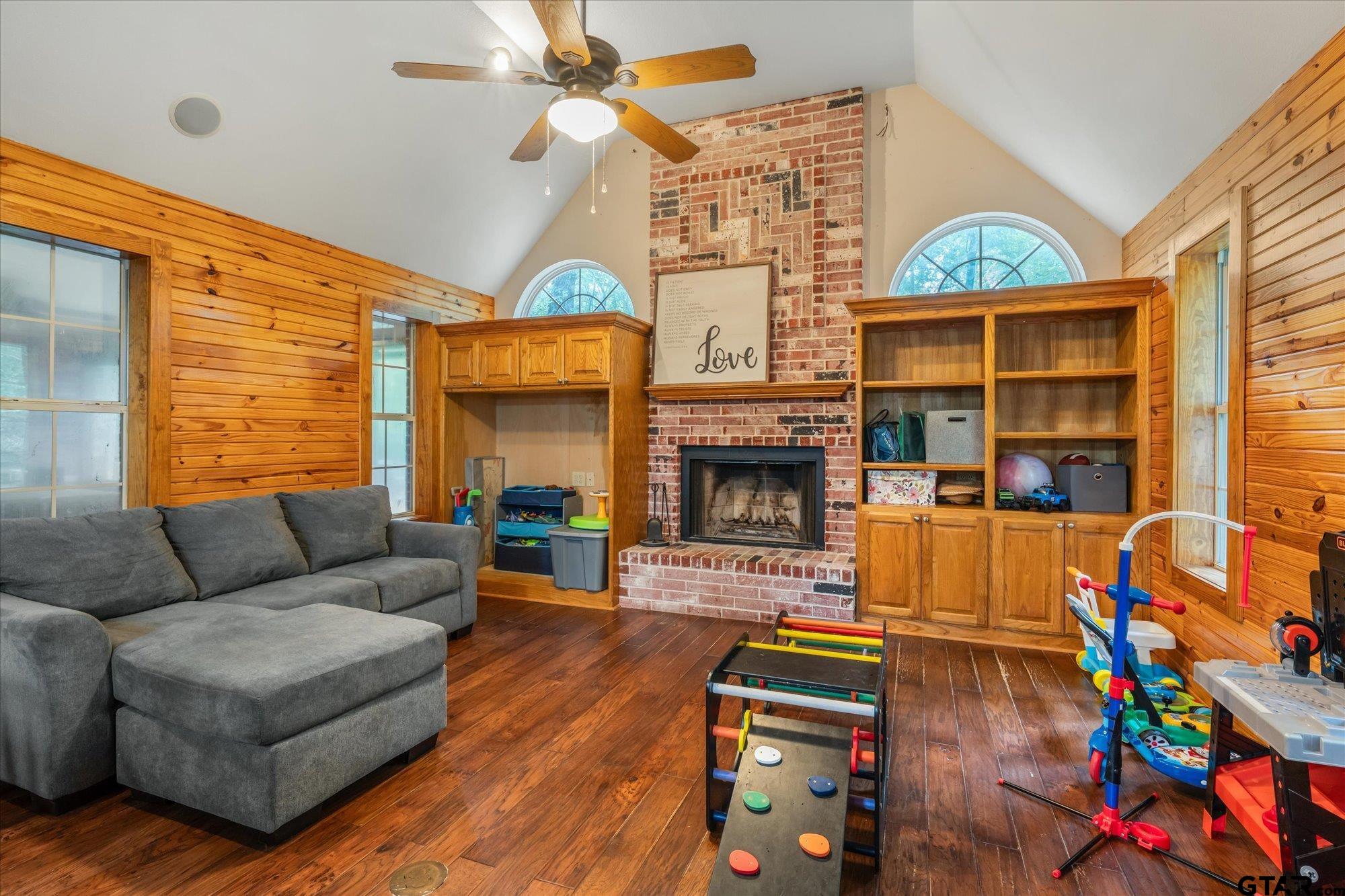 2807 Augusta Dr