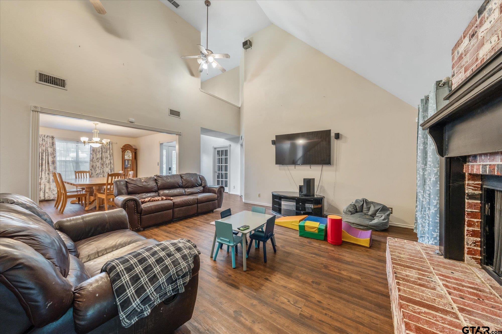 2807 Augusta Dr