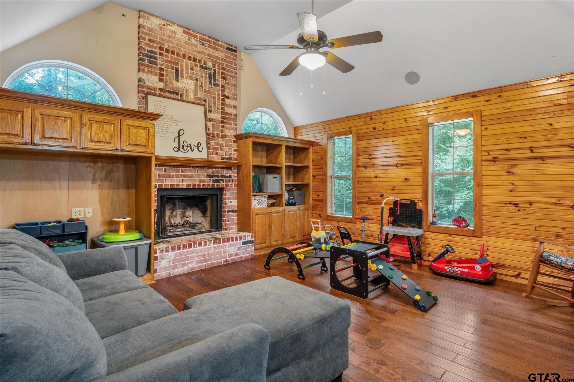 2807 Augusta Dr
