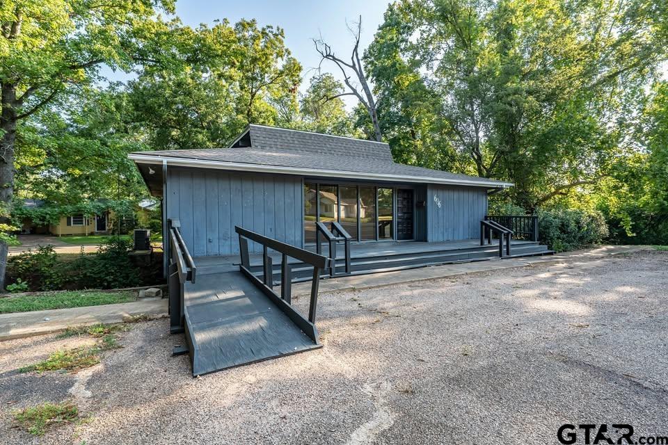 606 Brookside Dr