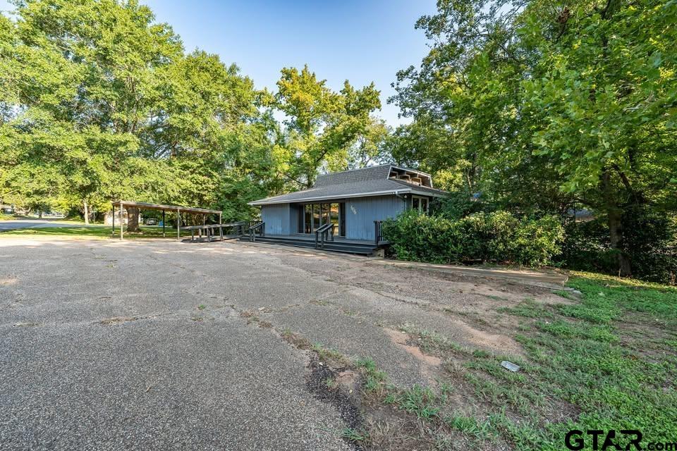 606 Brookside Dr
