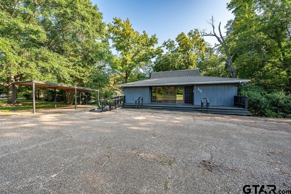 606 Brookside Dr