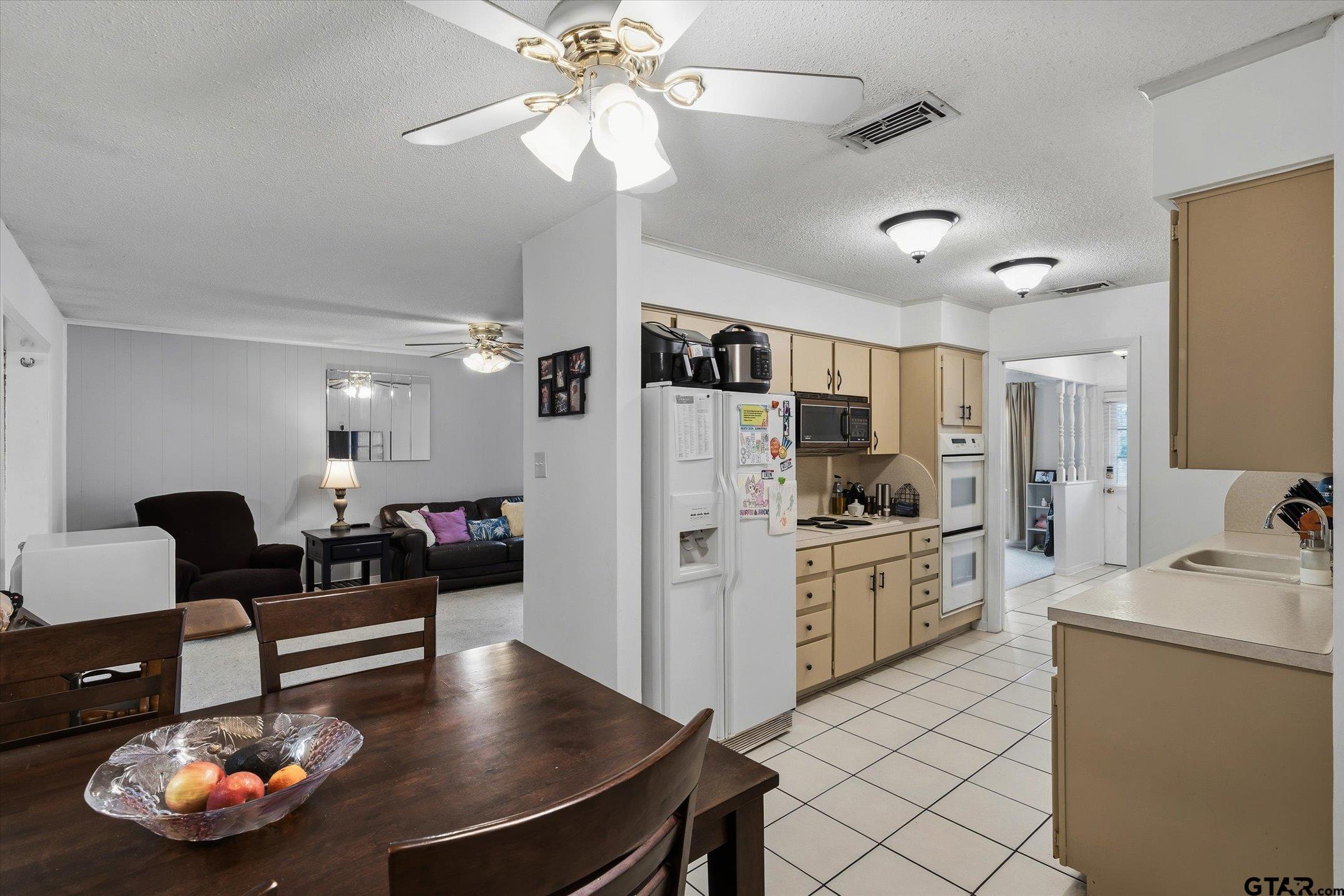 3021 Williamsburg Dr.