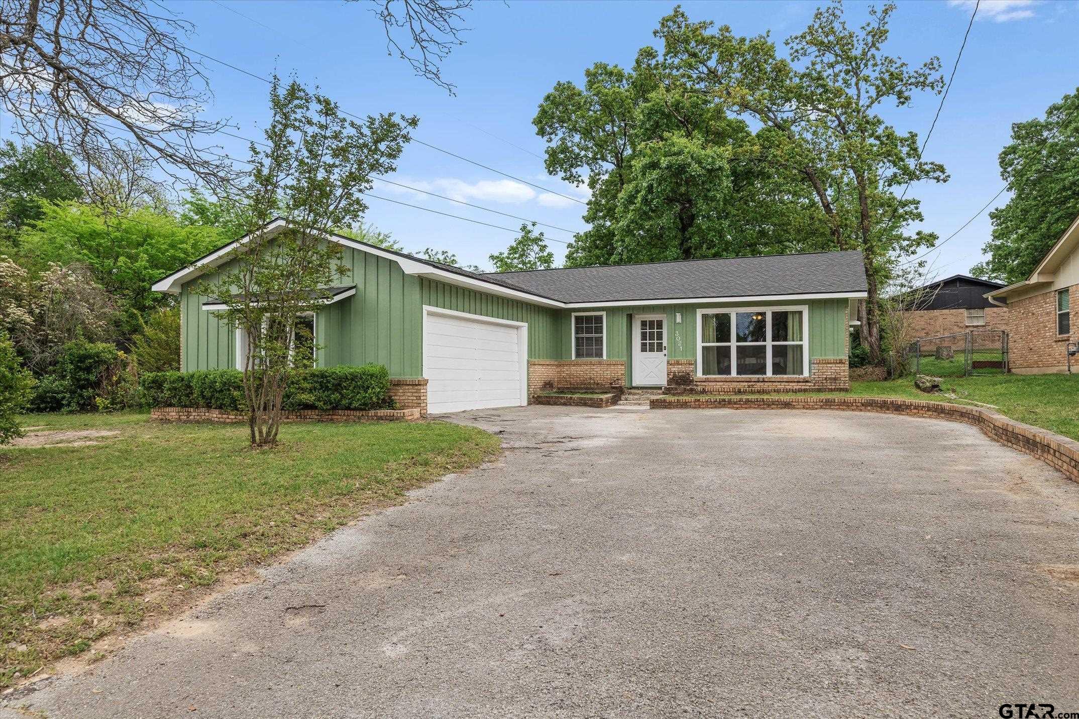3021 Williamsburg Dr.