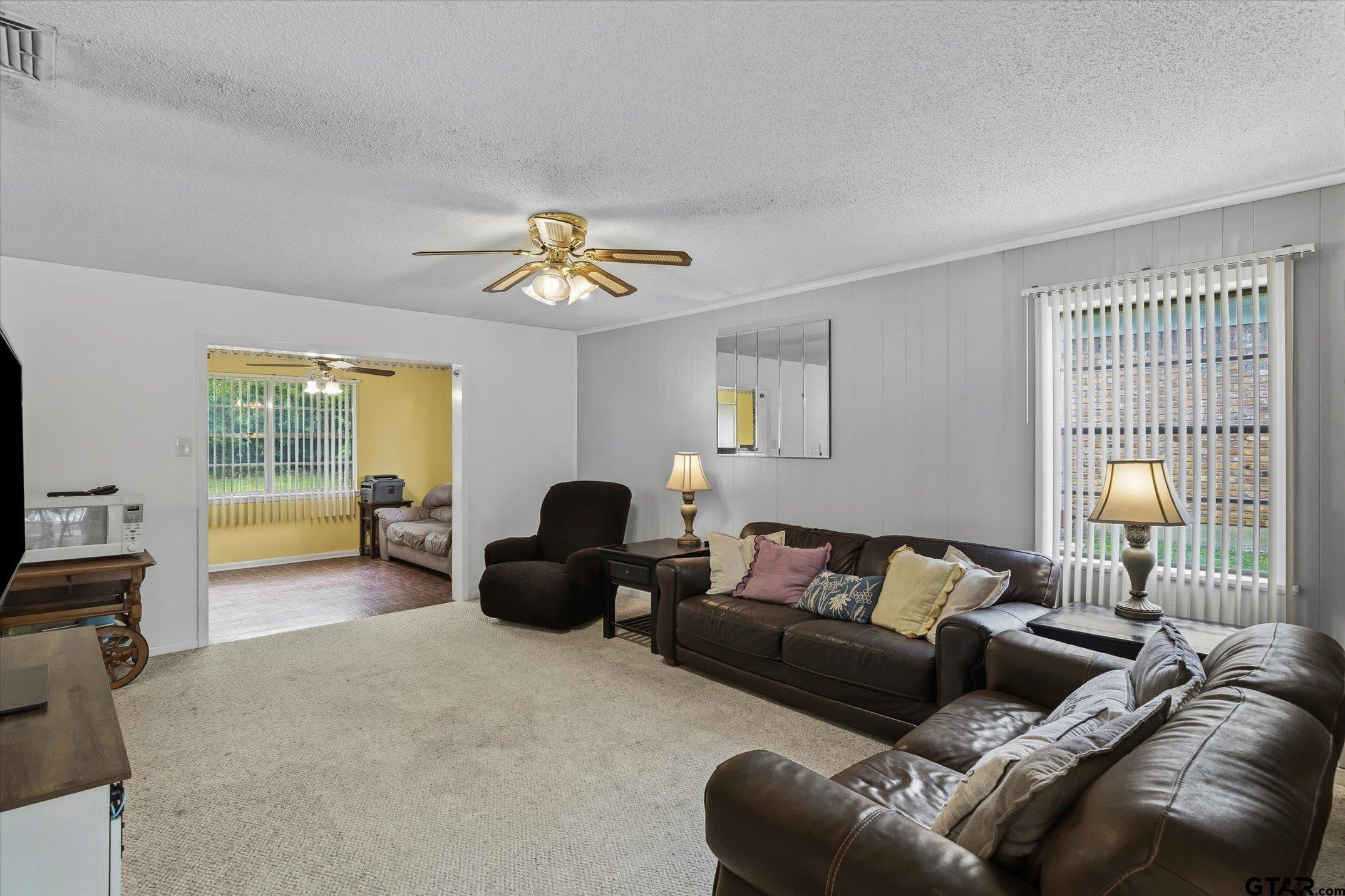3021 Williamsburg Dr.