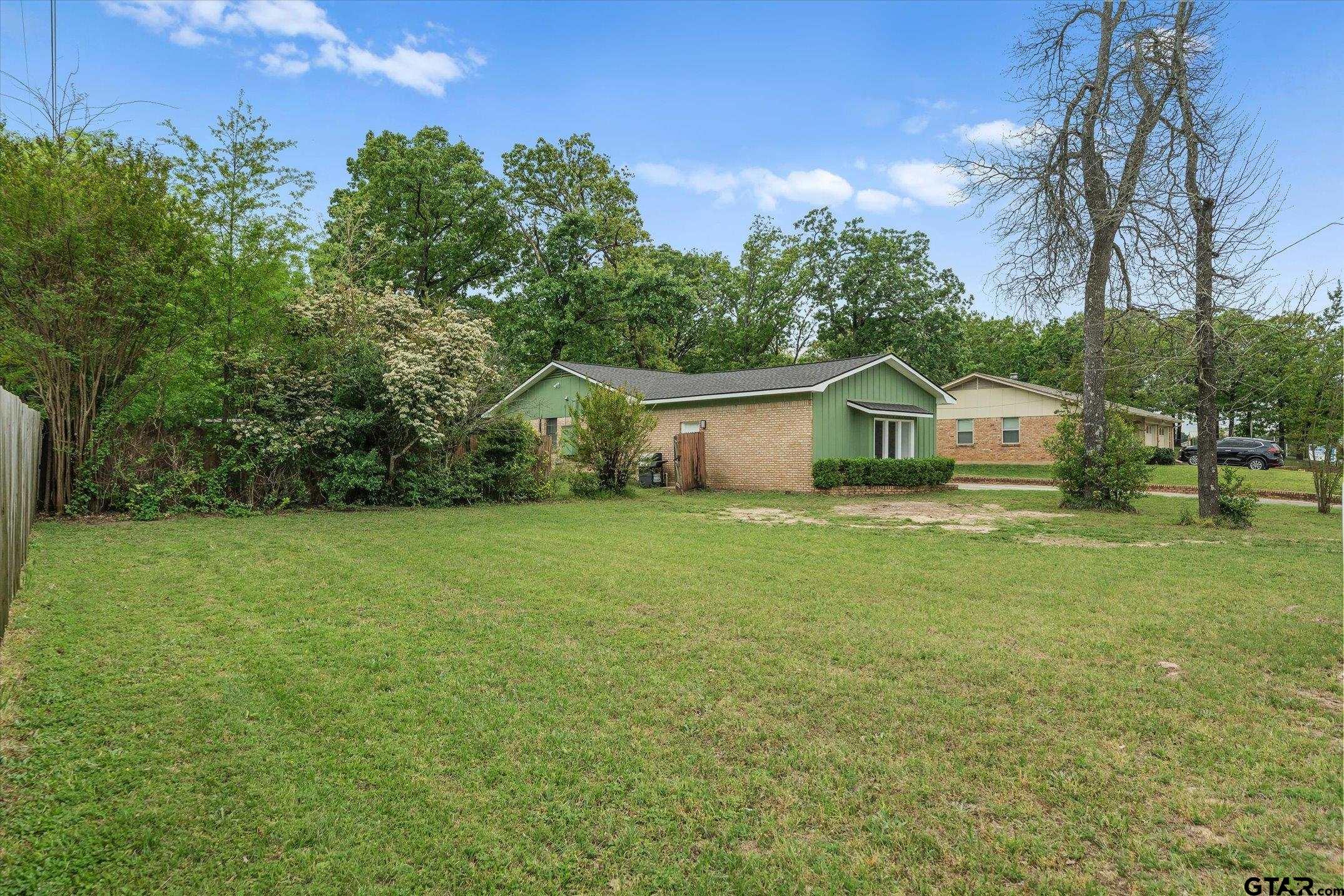 3021 Williamsburg Dr.