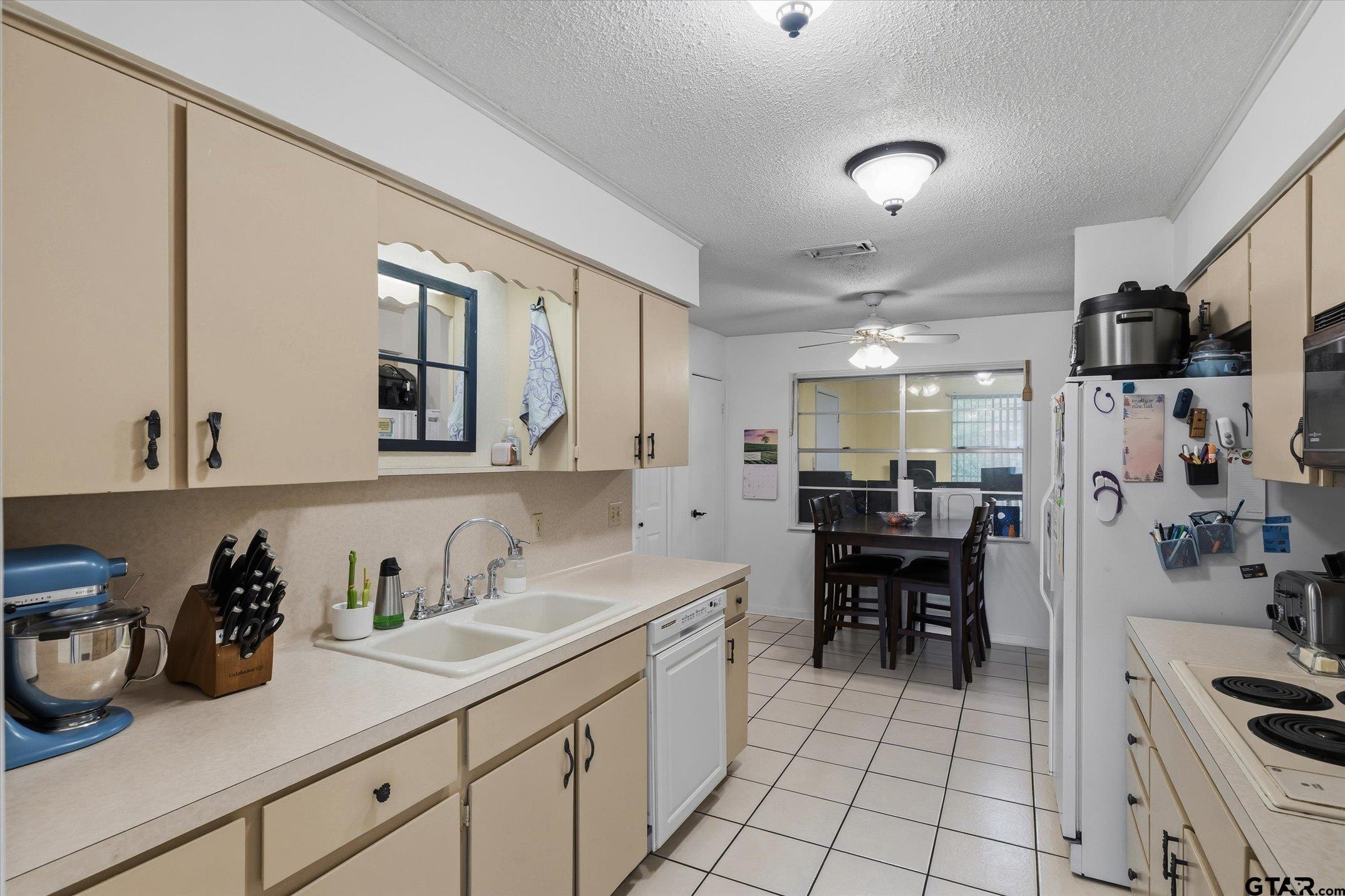 3021 Williamsburg Dr.