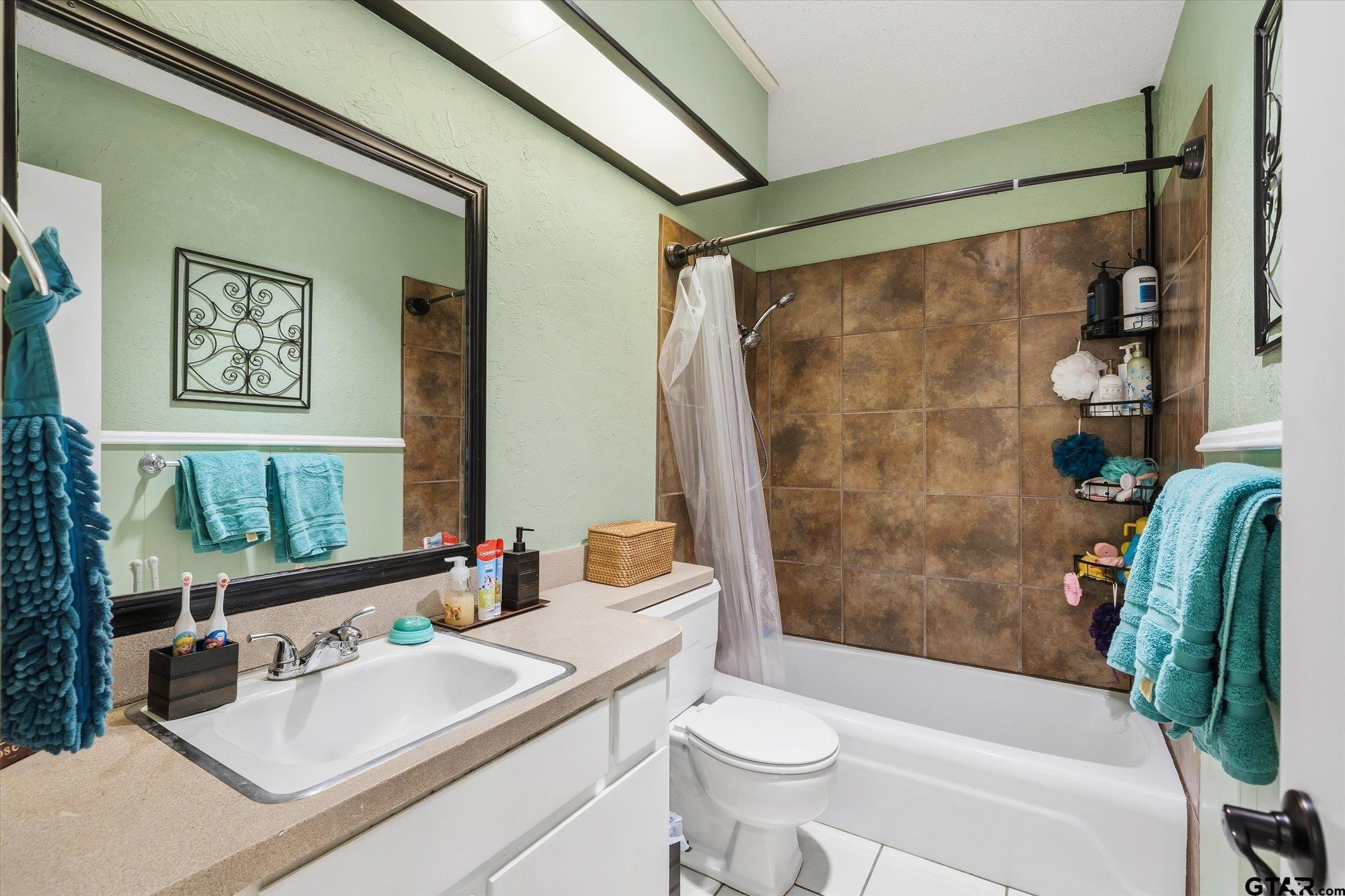 3021 Williamsburg Dr.