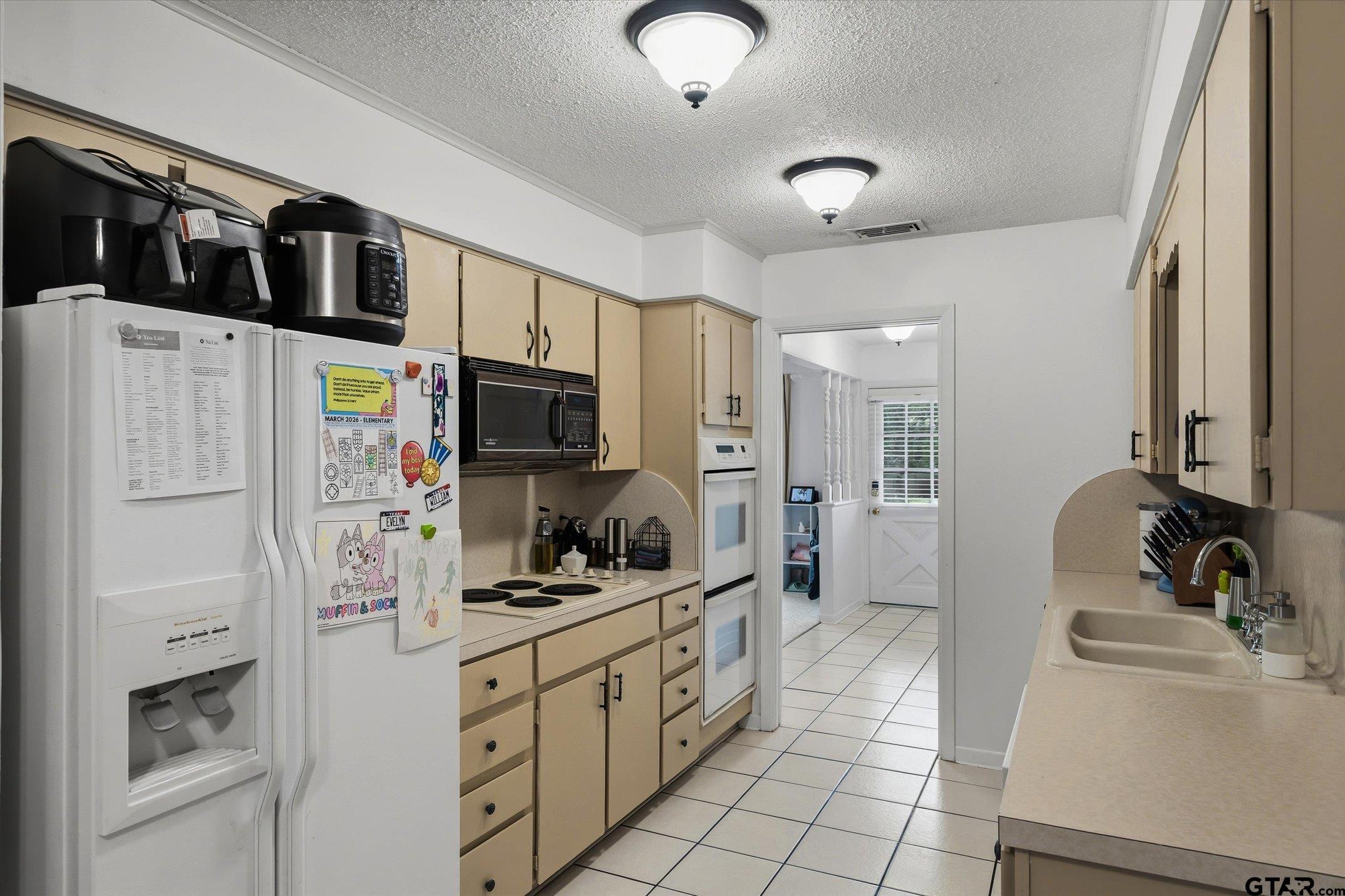 3021 Williamsburg Dr.