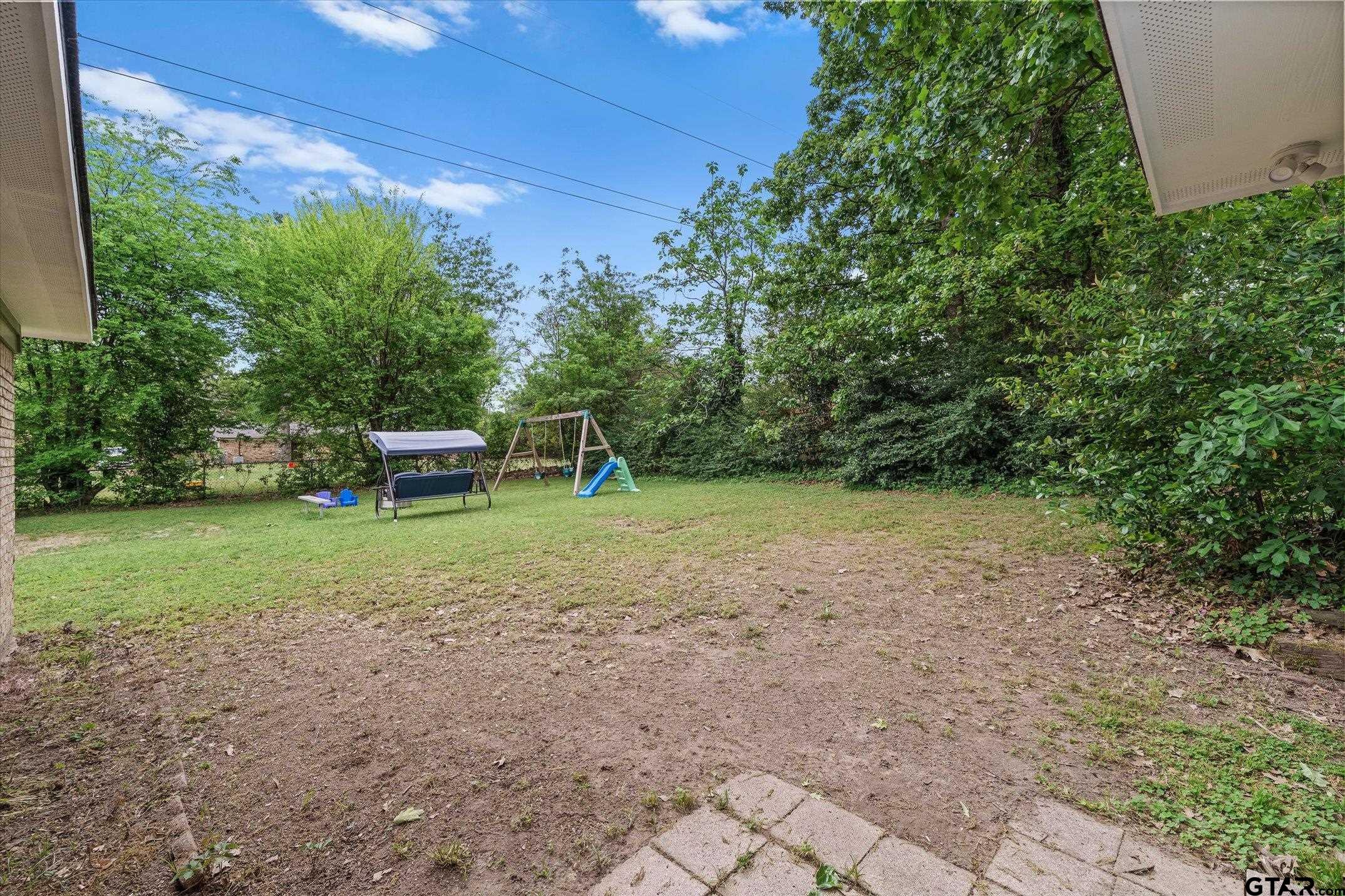 3021 Williamsburg Dr.
