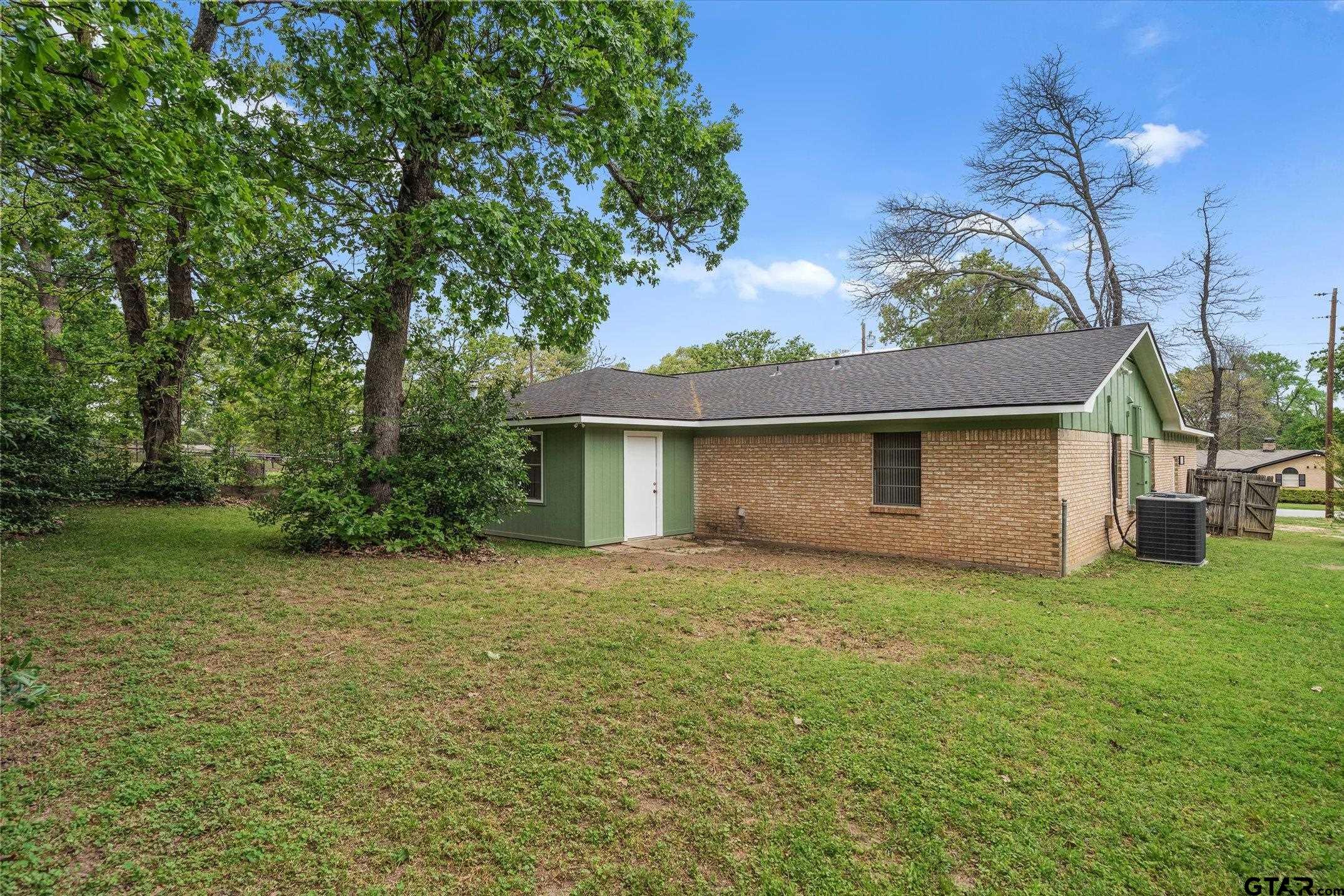 3021 Williamsburg Dr.