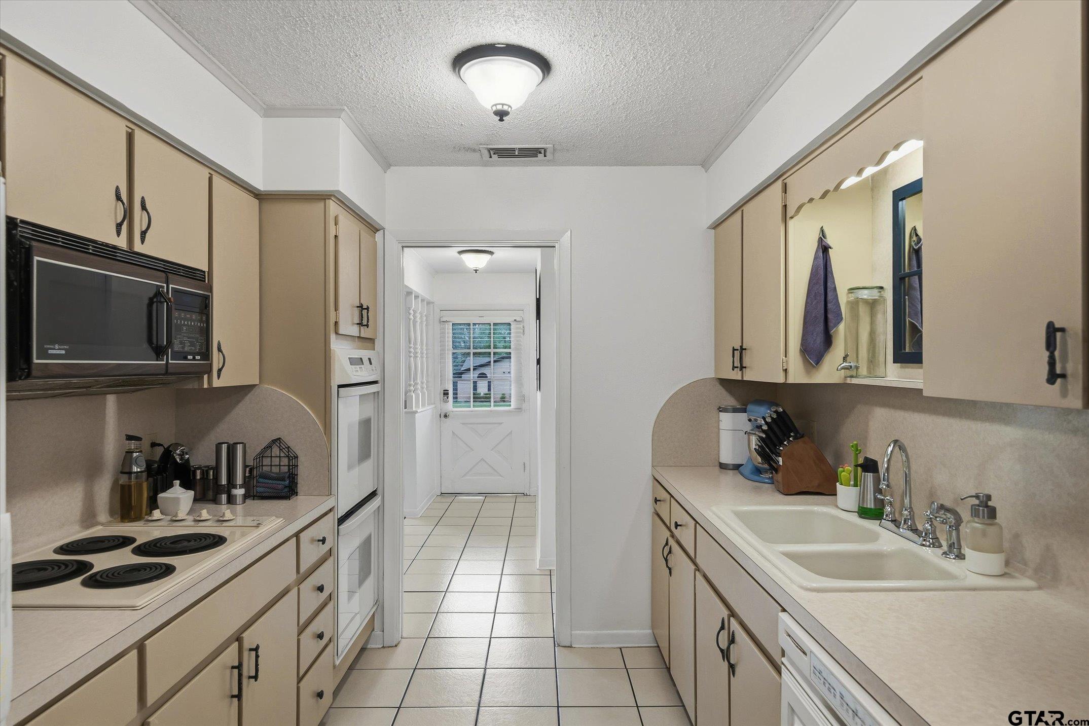 3021 Williamsburg Dr.