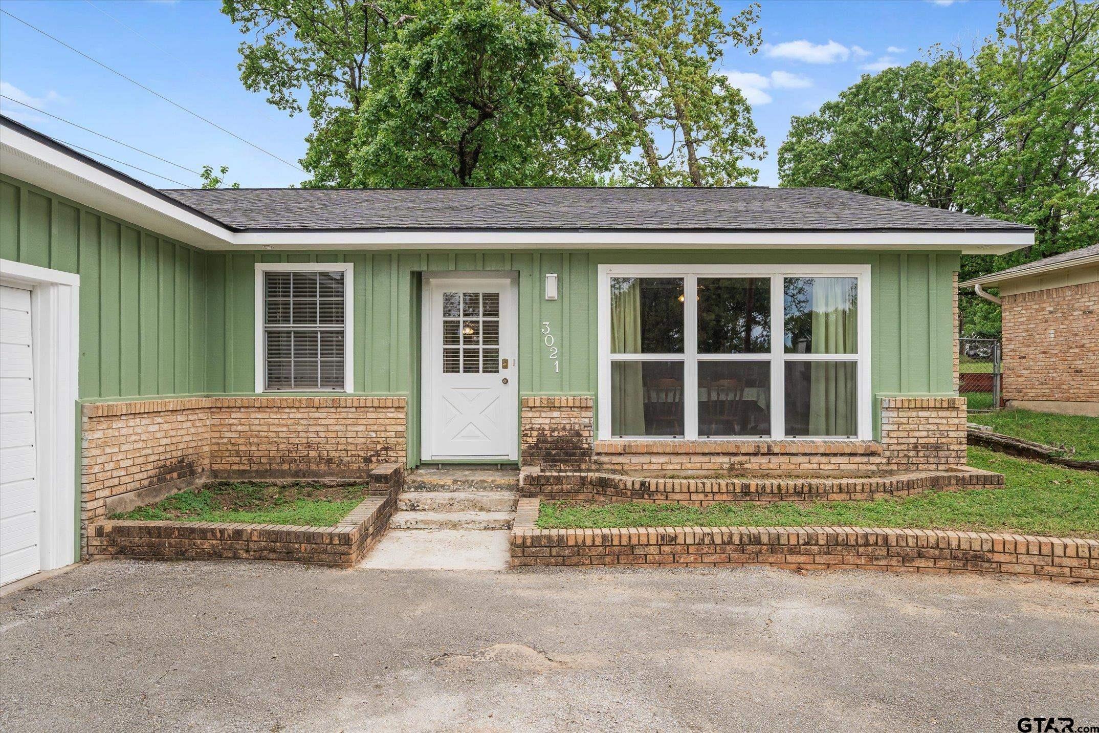 3021 Williamsburg Dr.