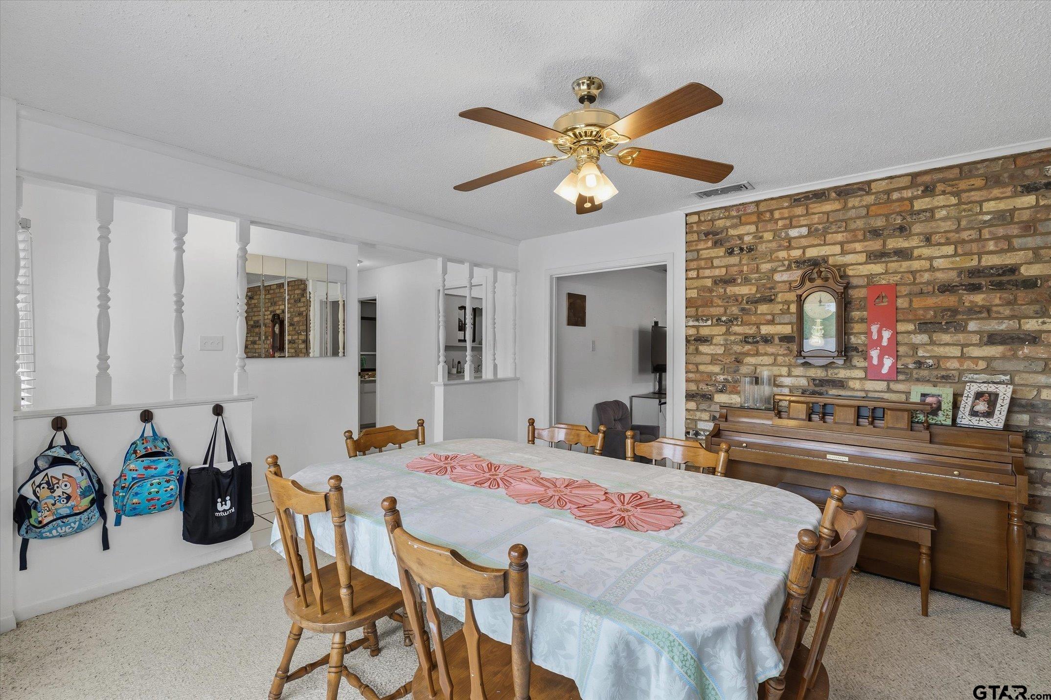 3021 Williamsburg Dr.