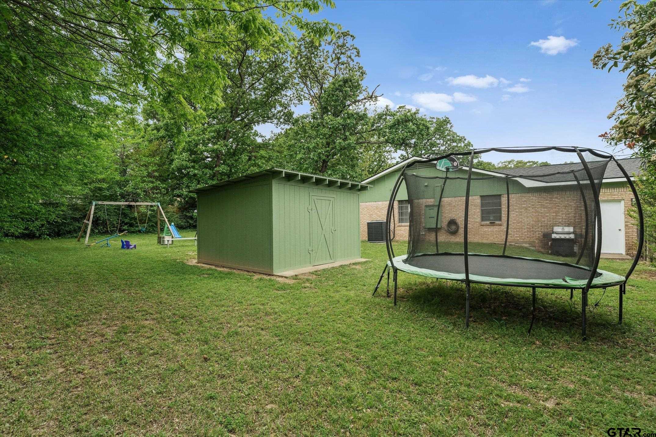 3021 Williamsburg Dr.