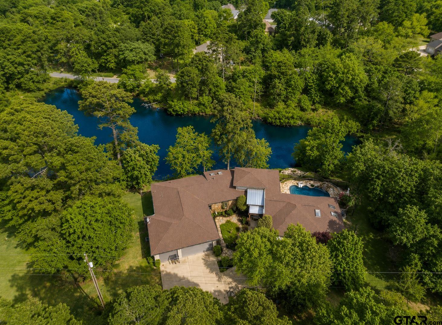 23677 Greenway Dr
