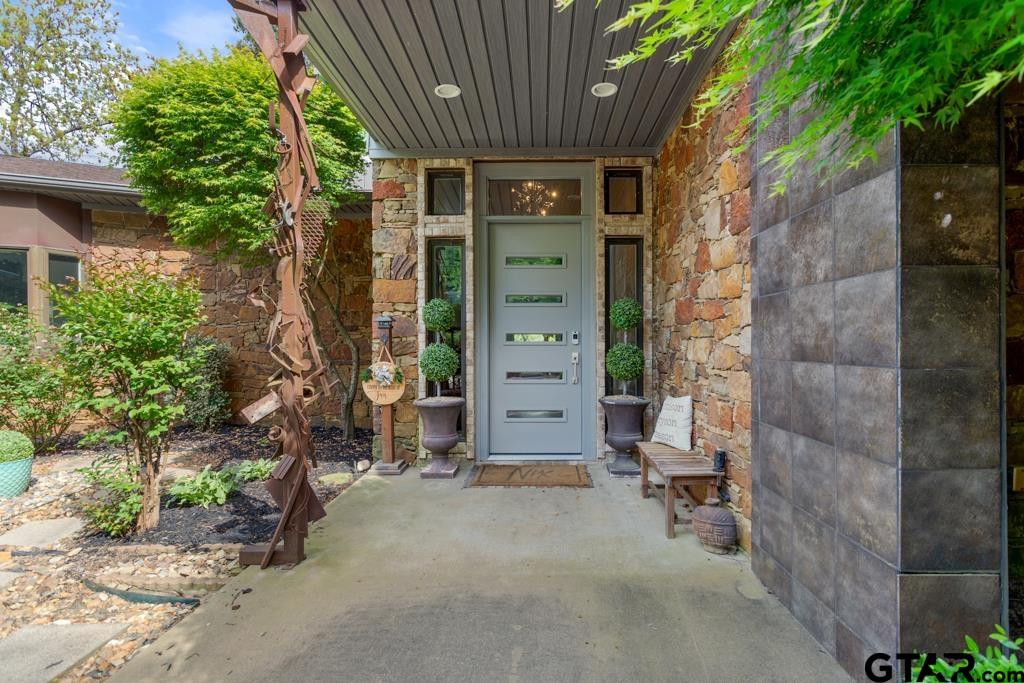 23677 Greenway Dr